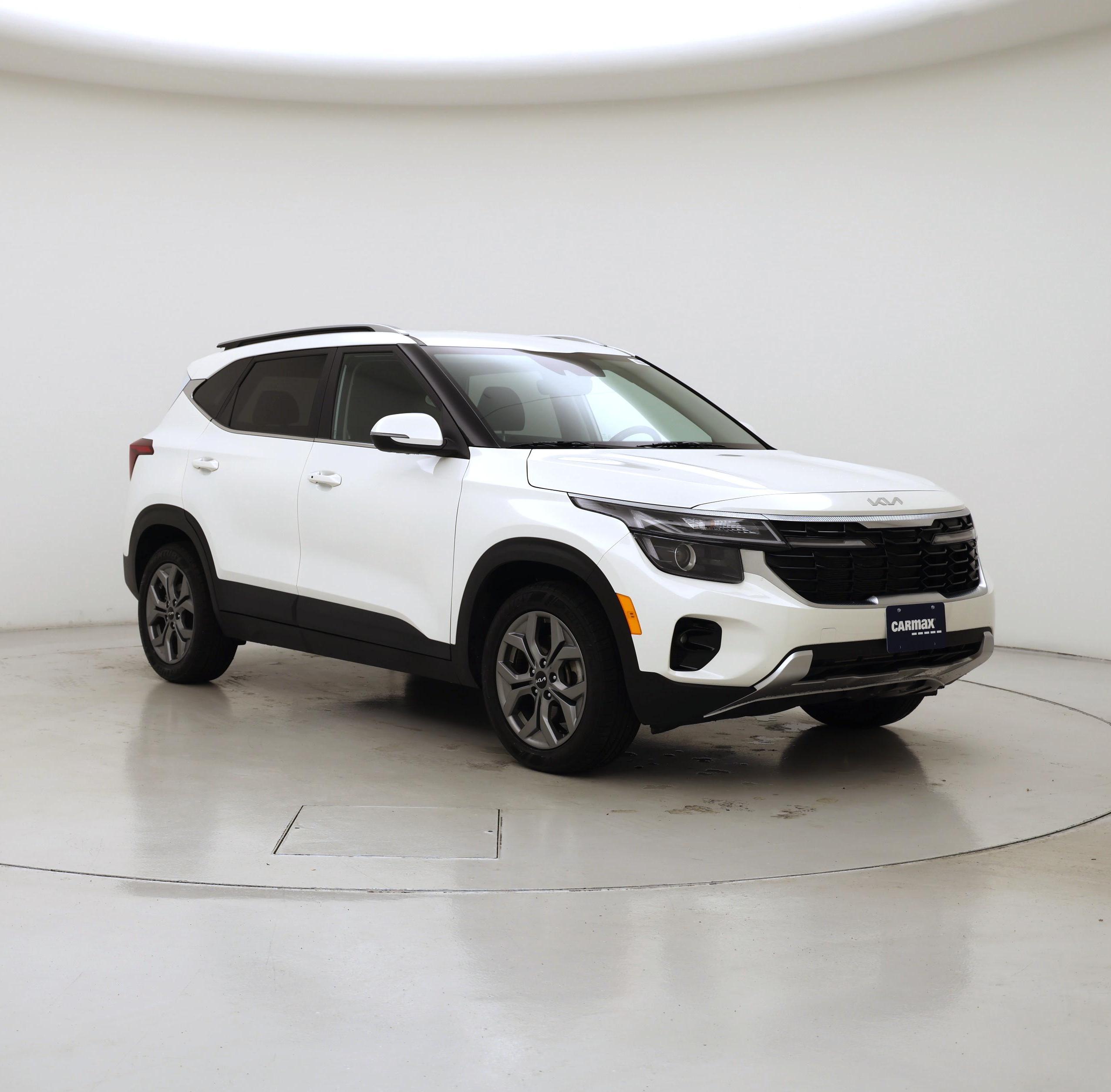 White 2024 Kia Seltos SUV / Crossover All-Wheel Drive Automatic