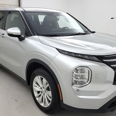 2025 Mitsubishi Outlander ES