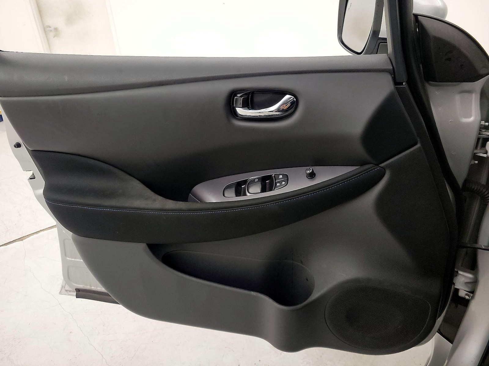 2025 Nissan Leaf S - Photo 13