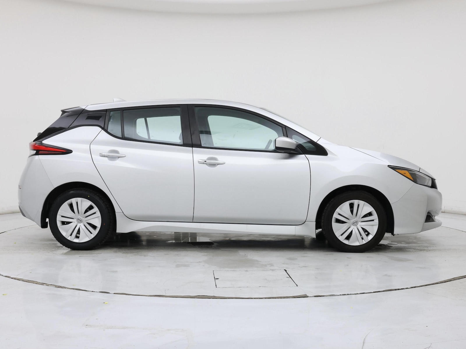 2025 Nissan Leaf S - Photo 8
