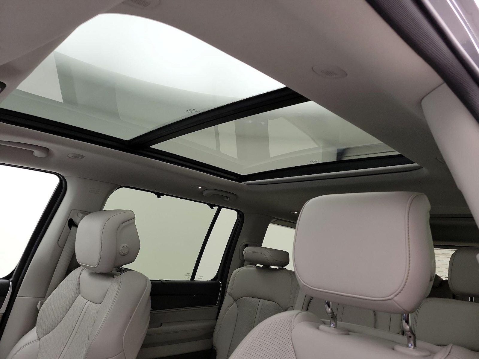 Panoramic Sunroof & Skylight(s)