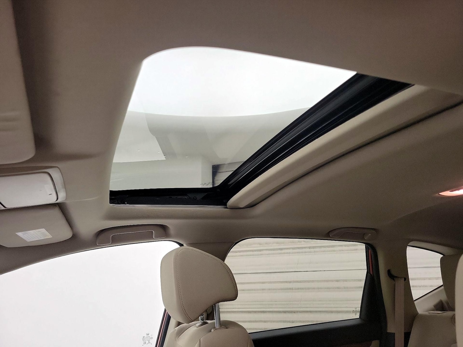 Sunroof(s) & Overhead Airbags