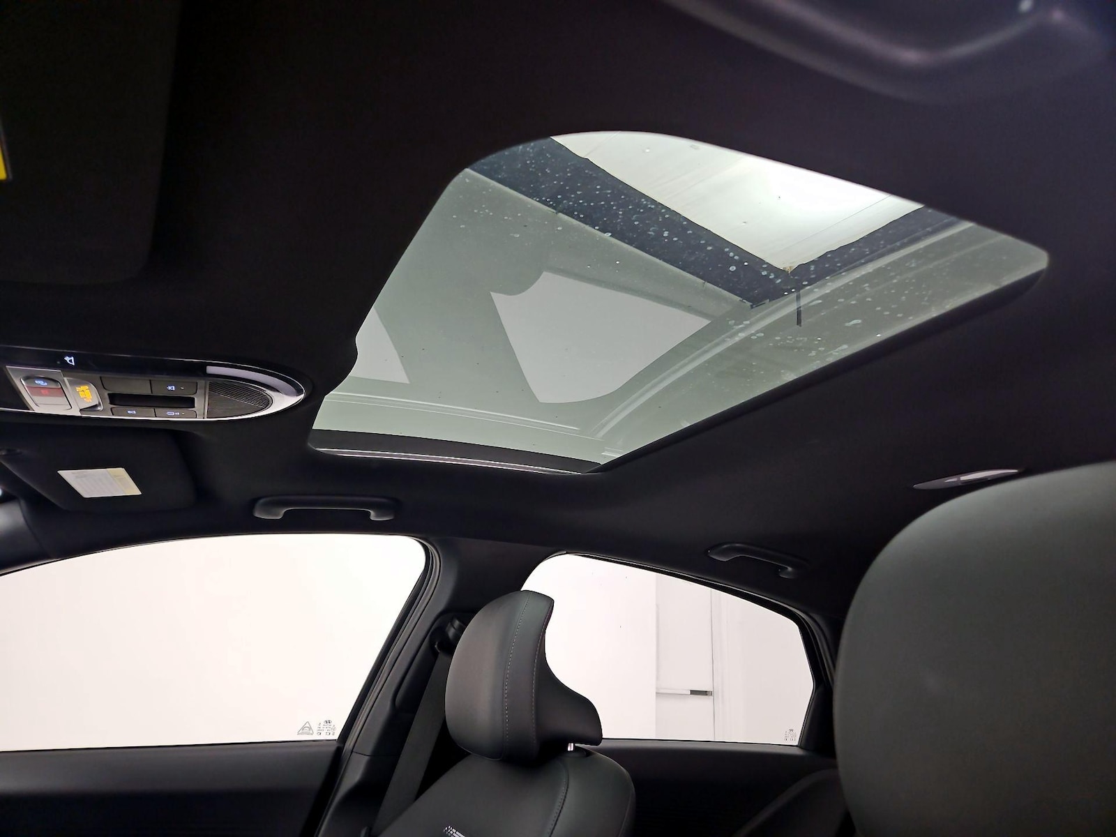 Sunroof(s) & Overhead Airbags