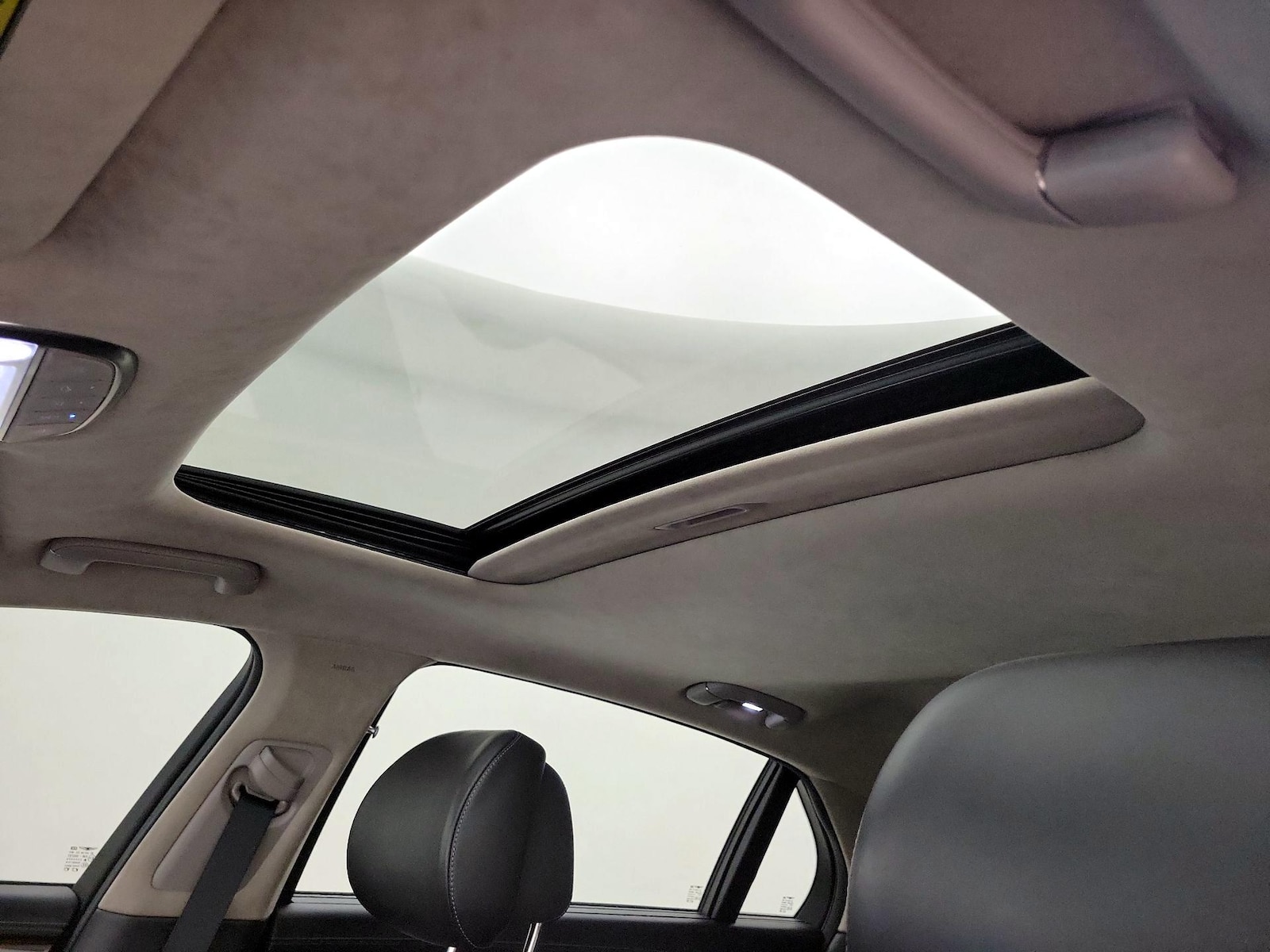 Sunroof(s) & Overhead Airbags