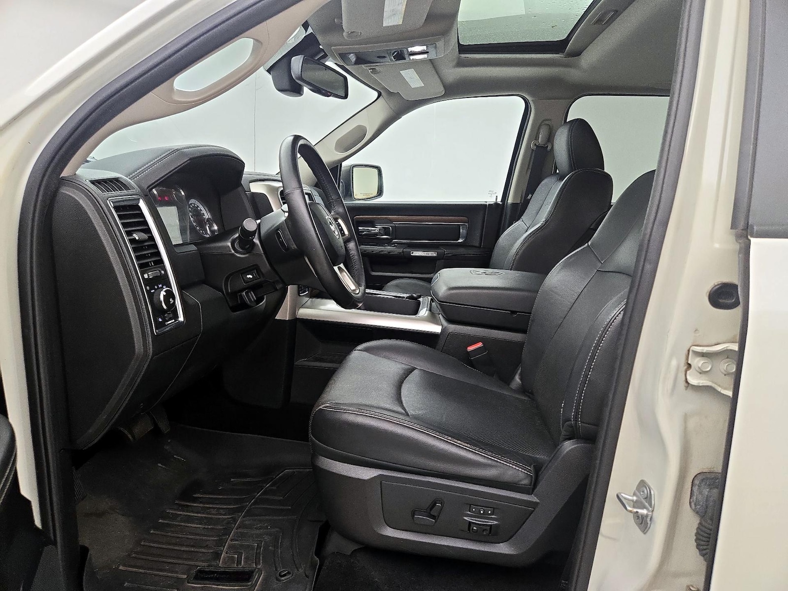 2016 RAM Ram 1500 Pickup Laramie - Photo 12