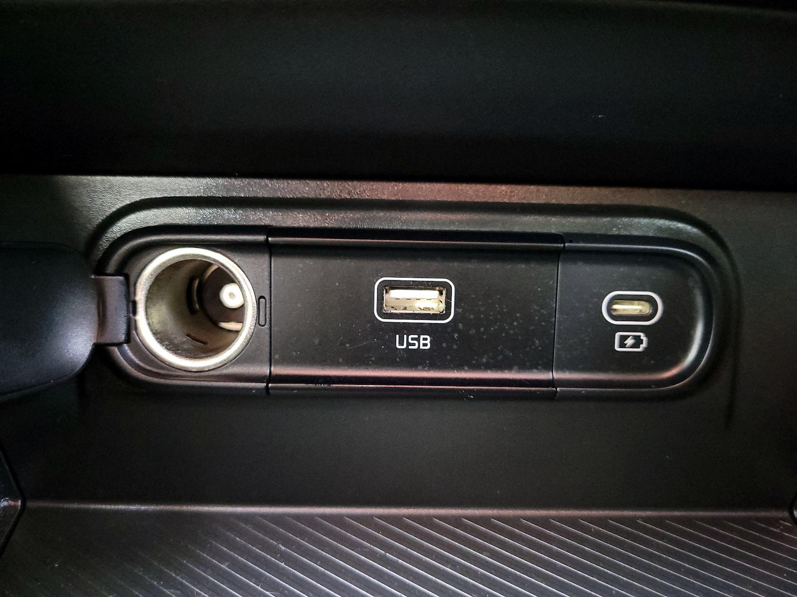 2024 Kia Sportage LX - Photo 18
