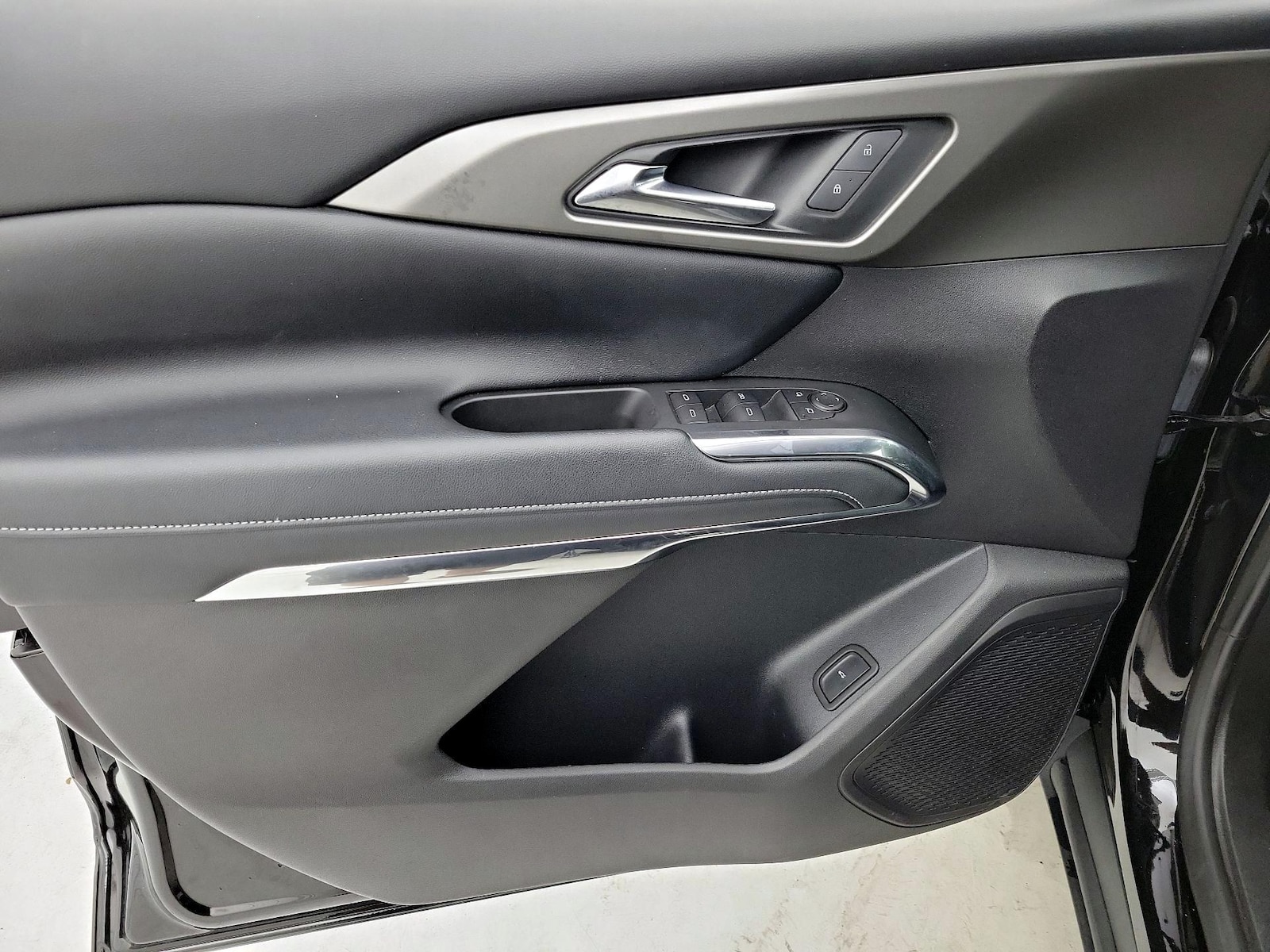 2025 Chevrolet Traverse LT - Photo 13