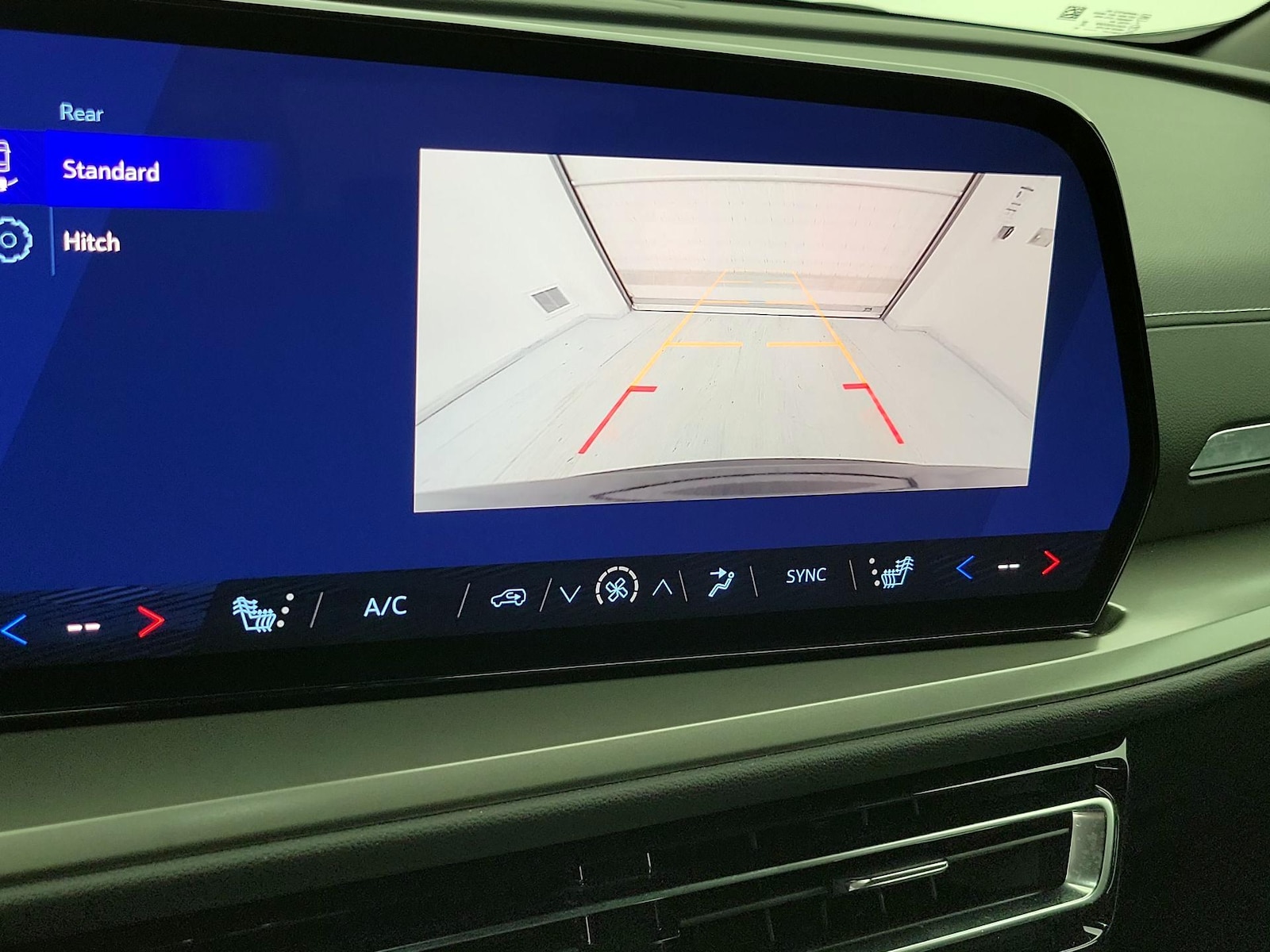 2025 Chevrolet Traverse LT - Photo 16