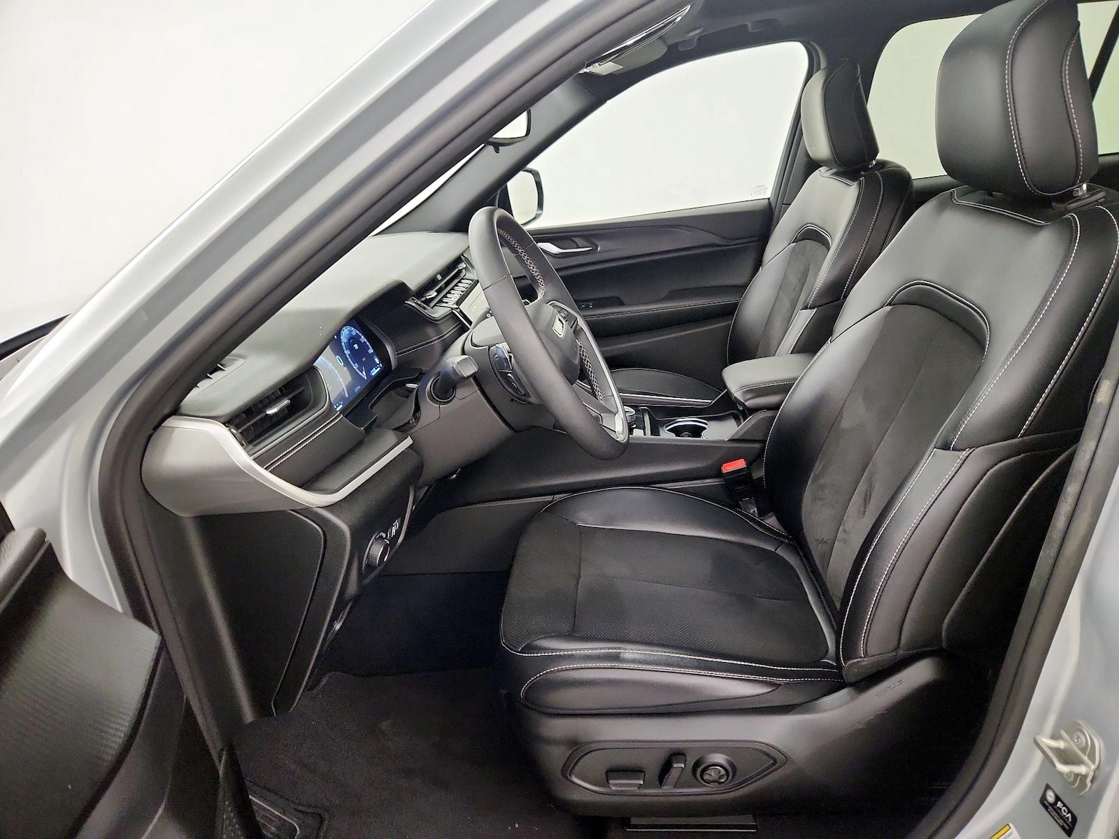 2023 Jeep Grand Cherokee Altitude - Photo 12