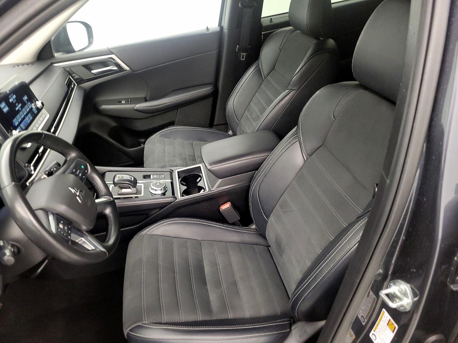 2024 Mitsubishi Outlander SE - Photo 12