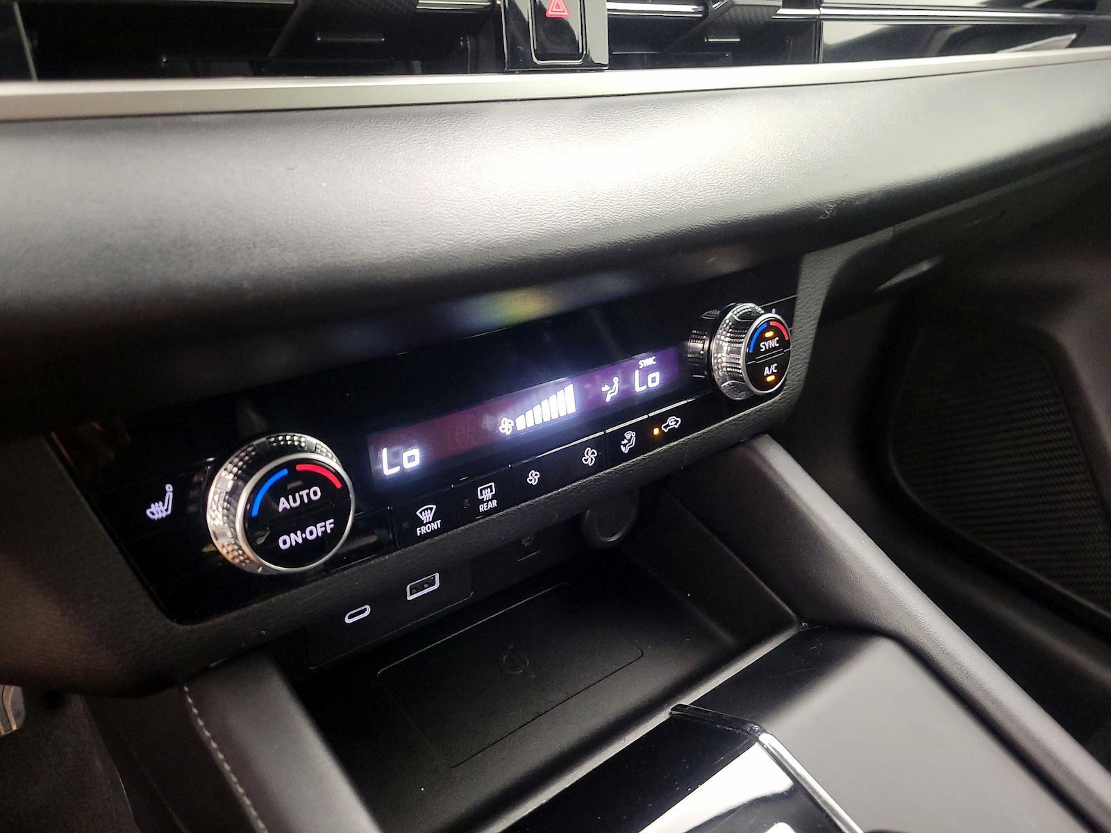 2024 Mitsubishi Outlander SE - Photo 17