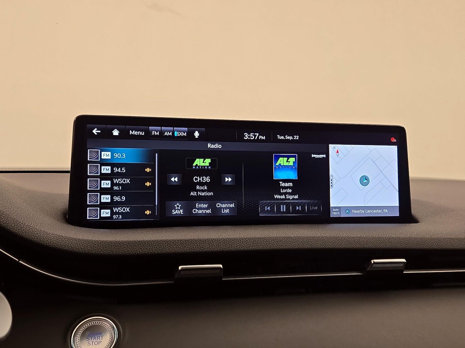 2025 GENESIS GV70 Standard - Photo 17