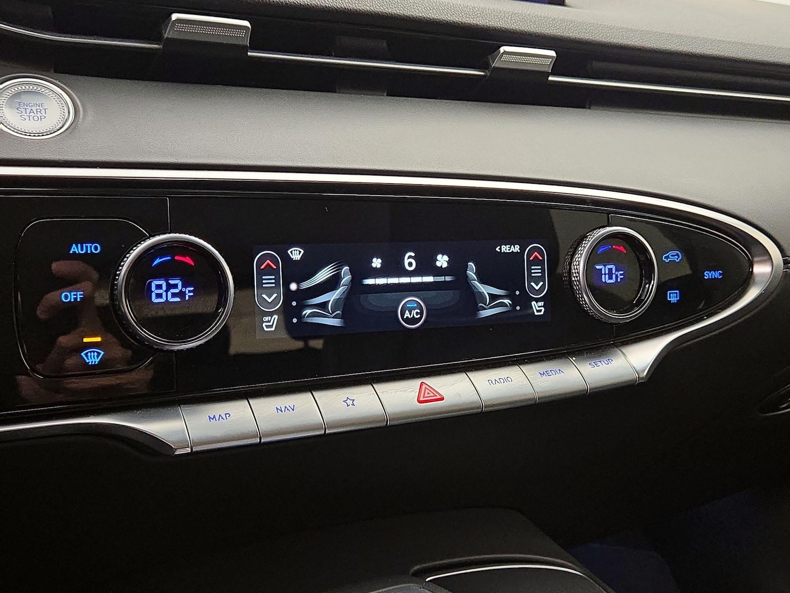 2025 GENESIS GV70 Standard - Photo 18