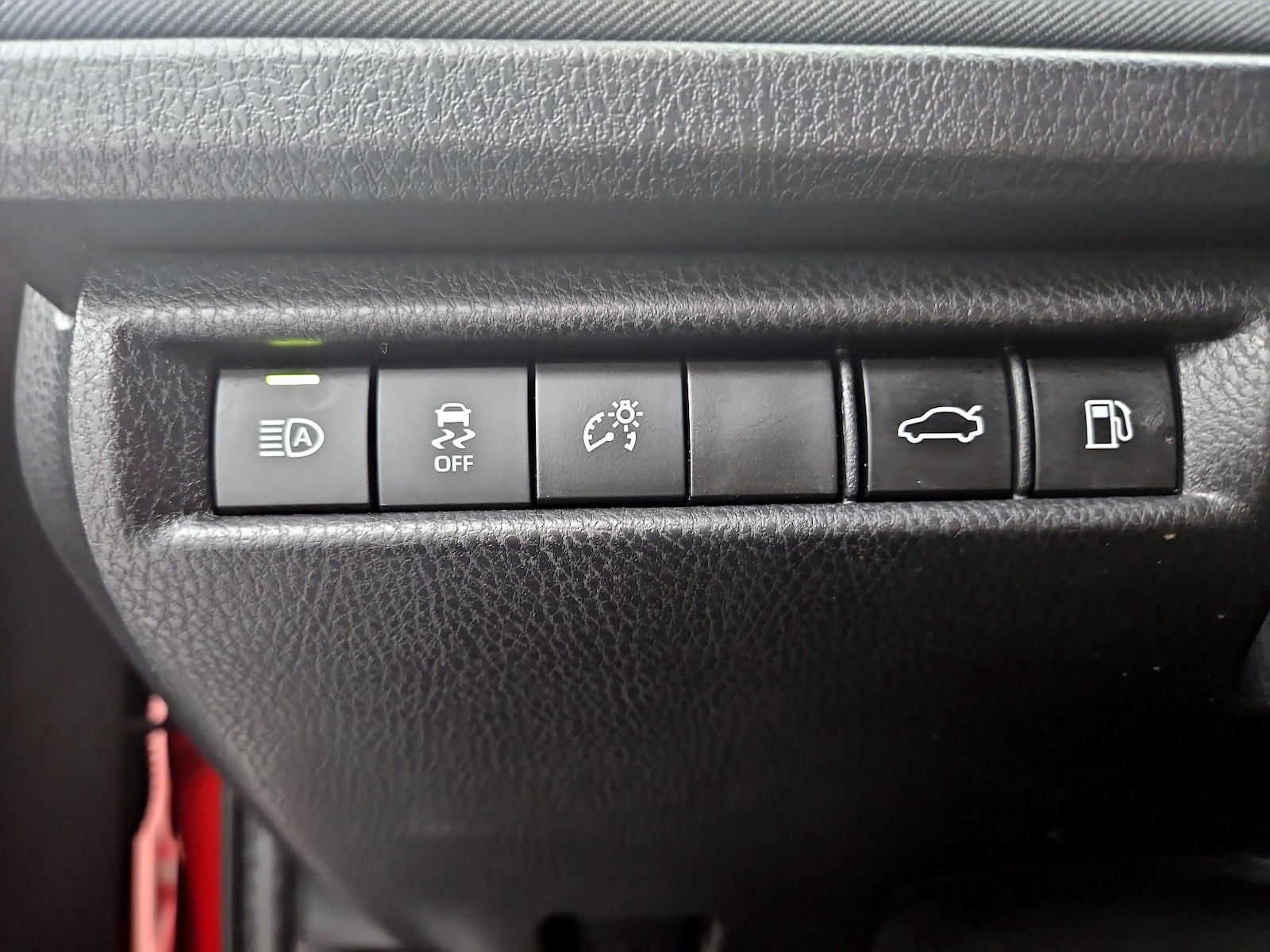 2026 Toyota Camry LE - Photo 14