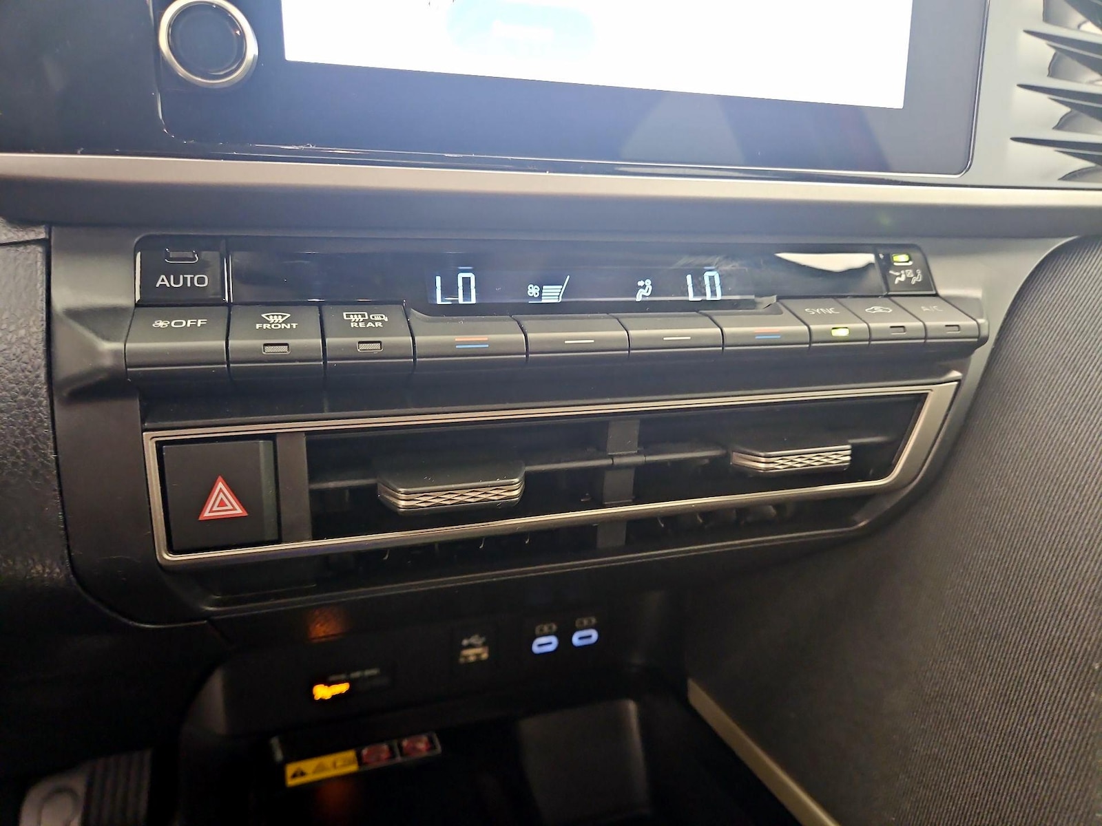 2026 Toyota Camry LE - Photo 17