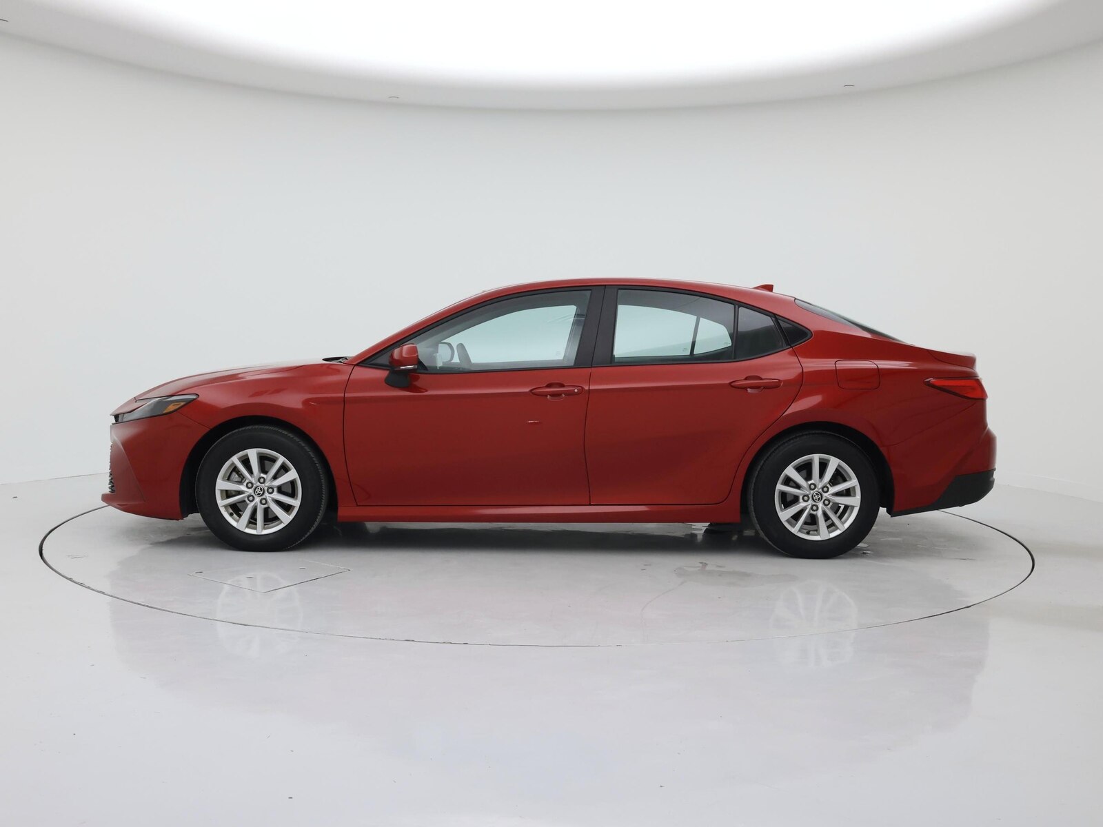 2026 Toyota Camry LE - Photo 4