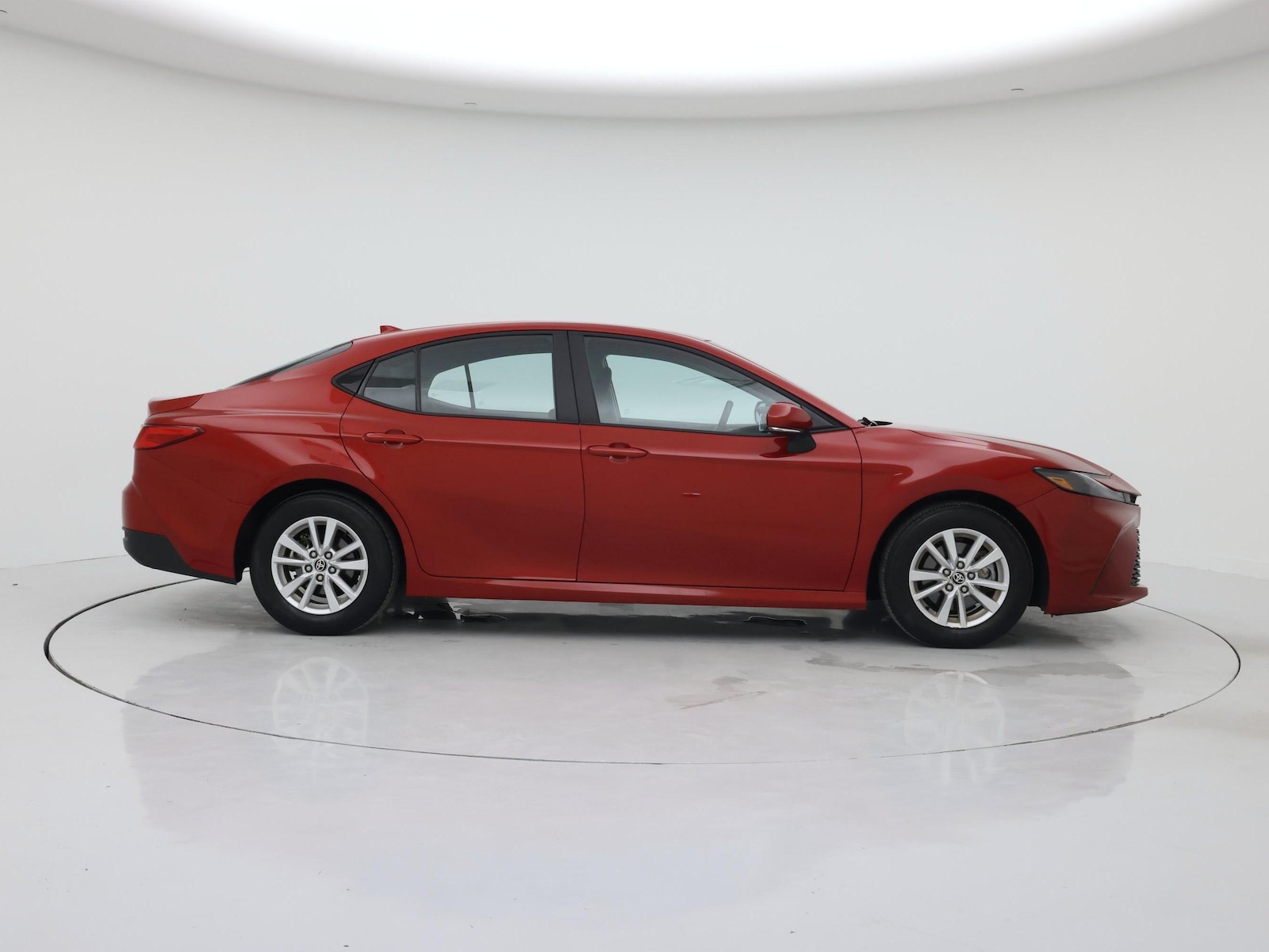 2026 Toyota Camry LE - Photo 8