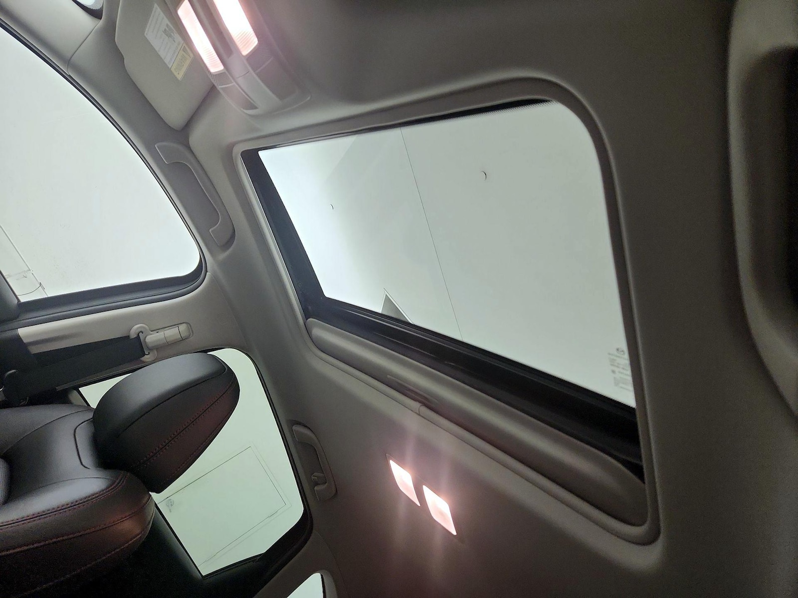 Sunroof(s) & Overhead Airbags
