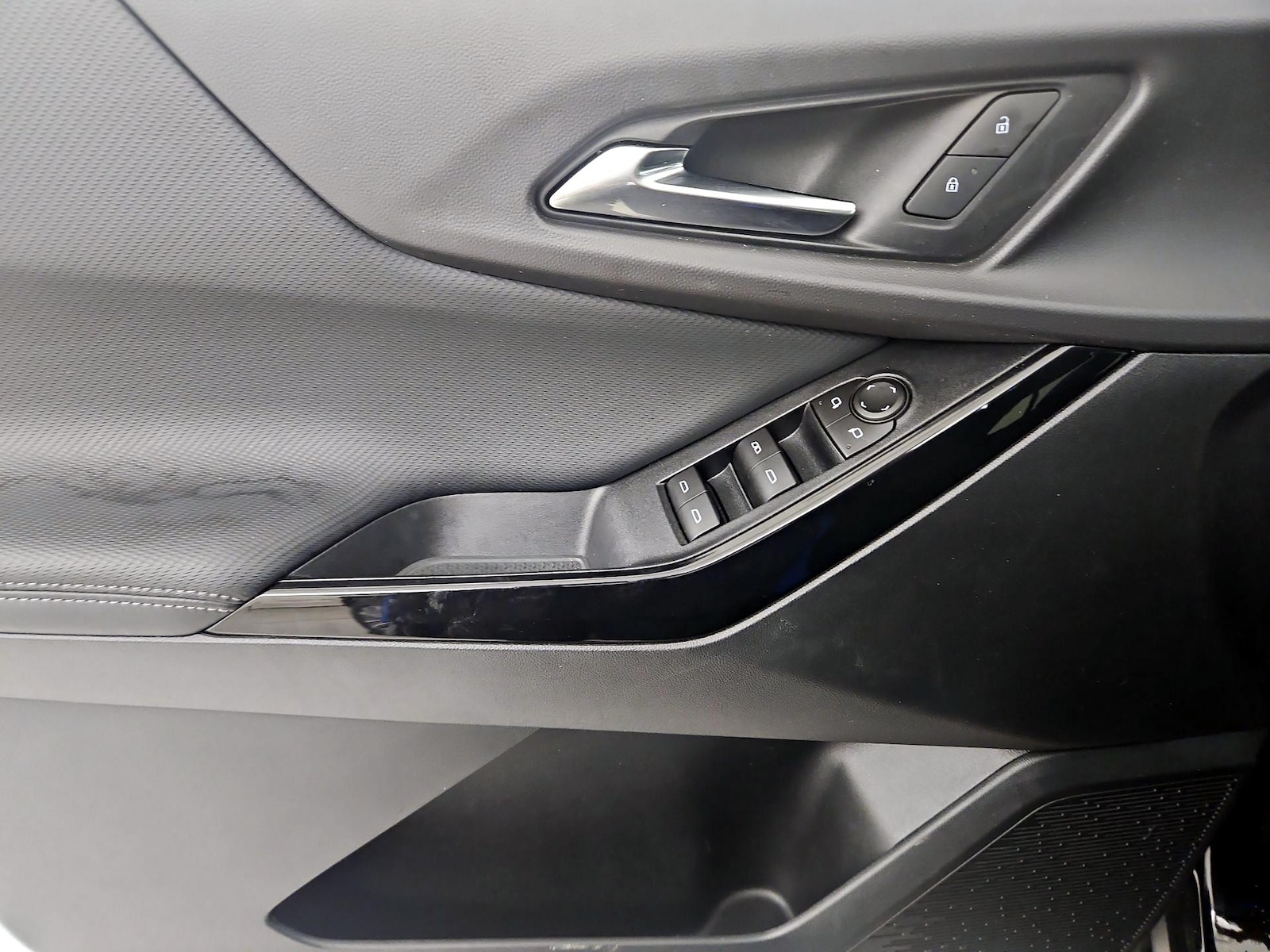 2026 Chevrolet Equinox LT - Photo 13