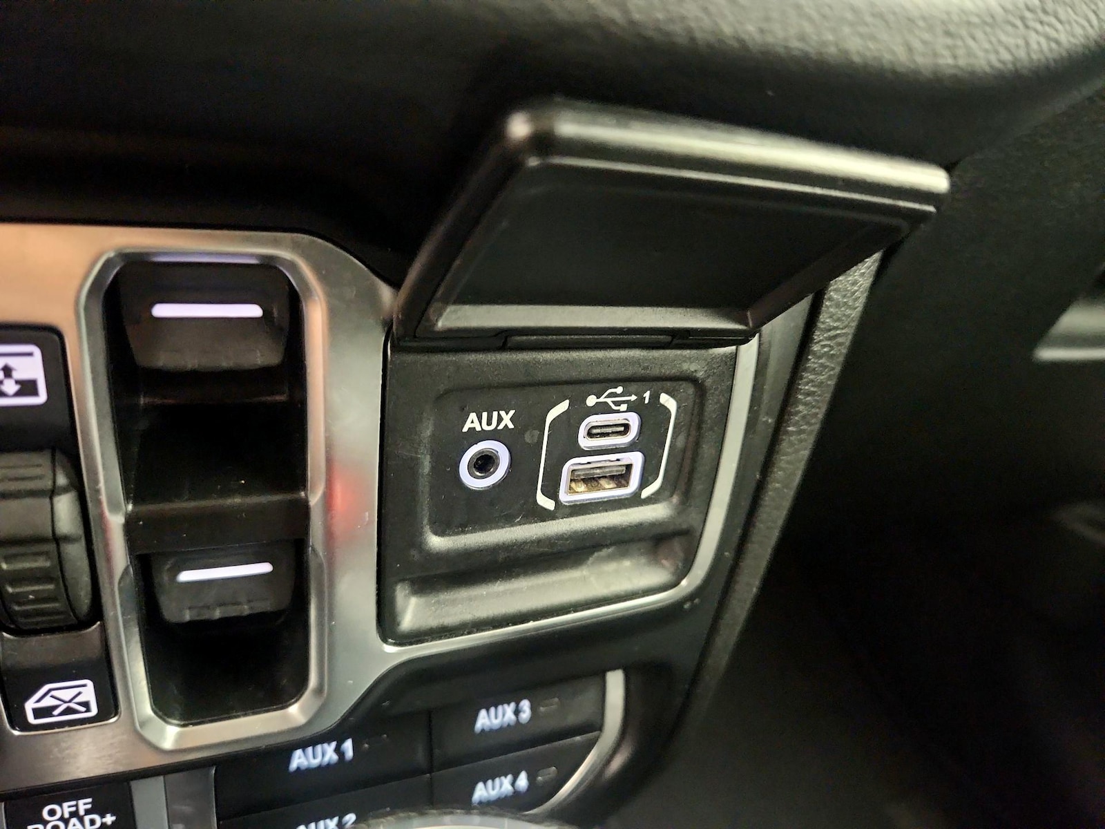 2025 Jeep Wrangler 4-Door Rubicon - Photo 19