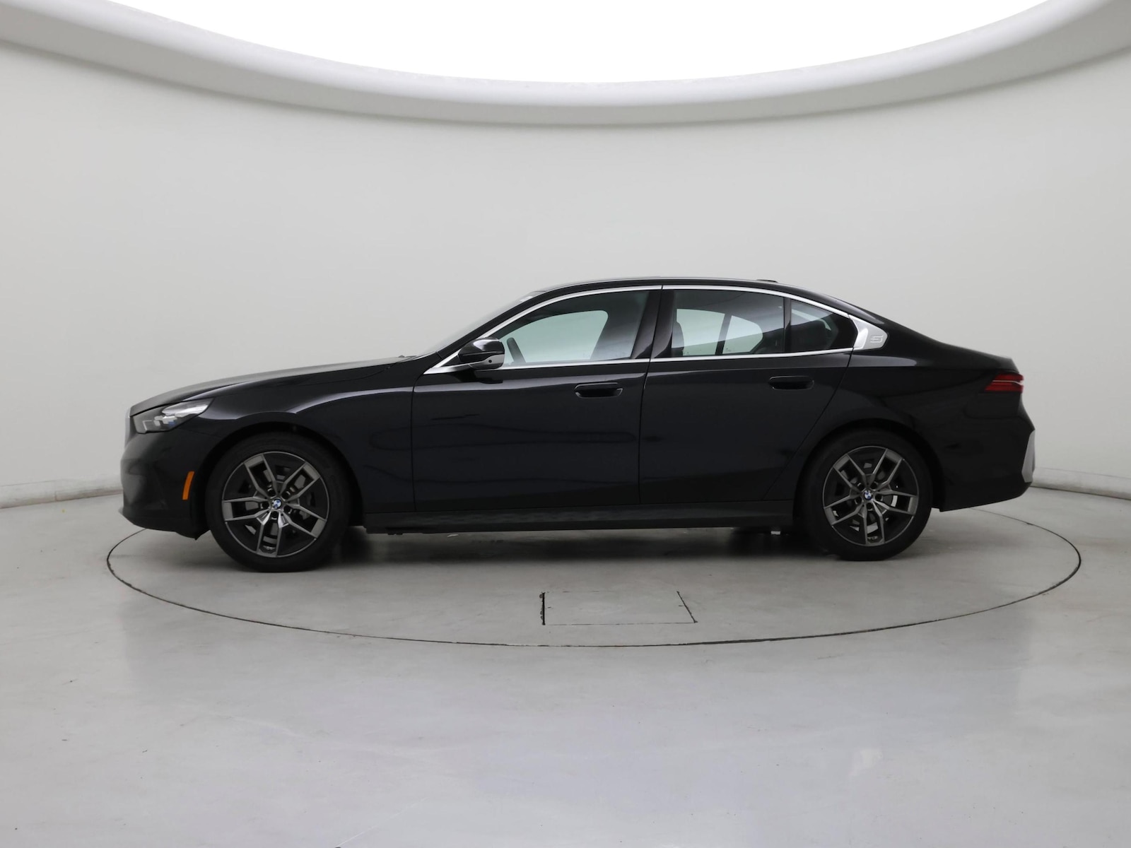 2026 BMW 5 Series 530i - Photo 4