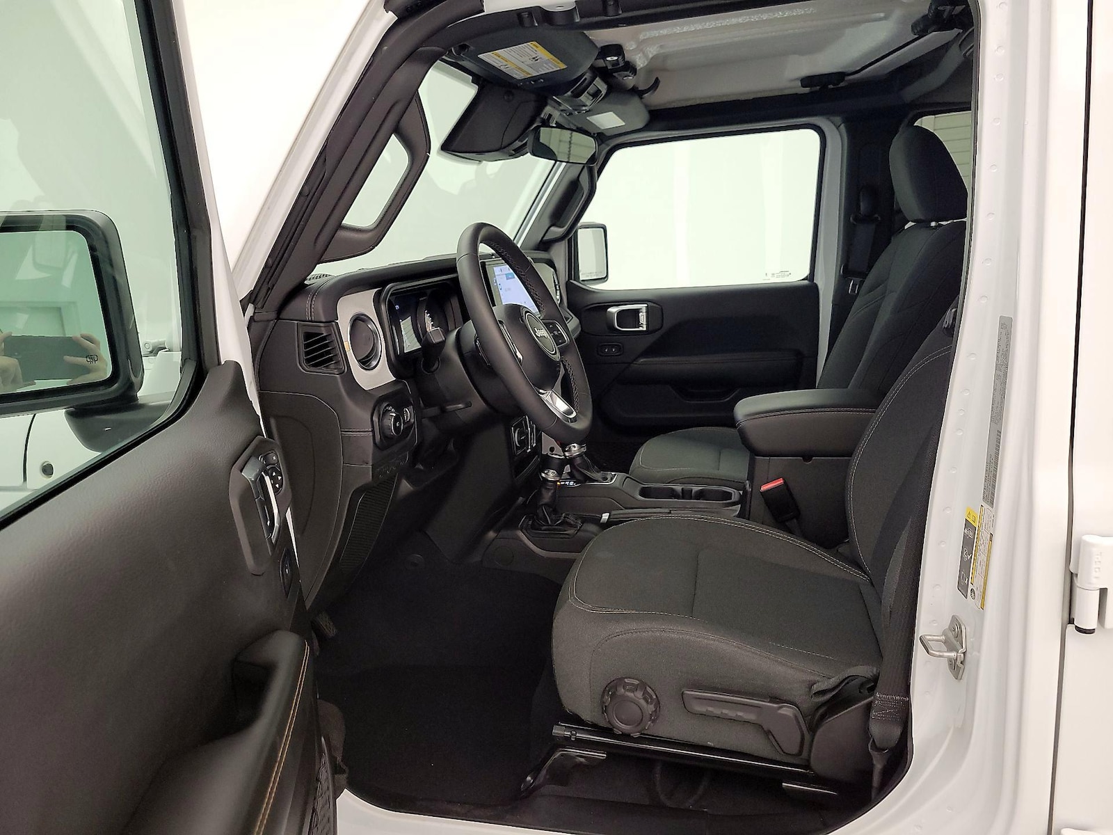 2025 Jeep Wrangler 4-Door Sahara - Photo 12