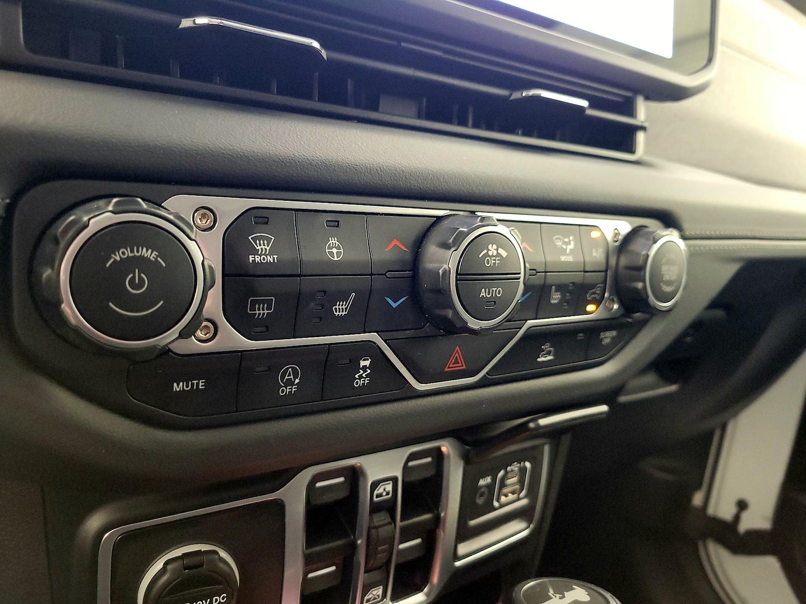 2025 Jeep Wrangler 4-Door Sahara - Photo 17