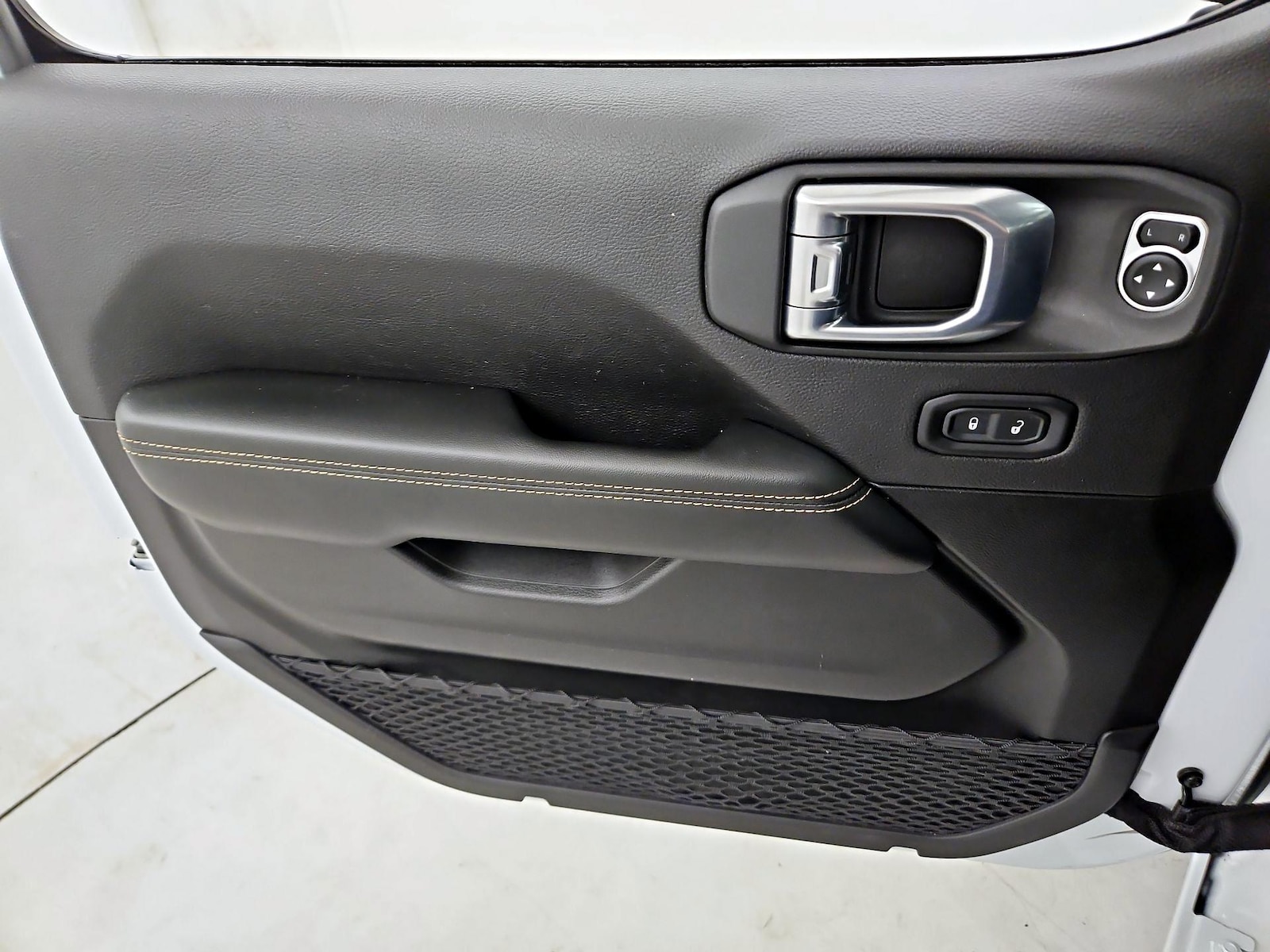 2026 Jeep Wrangler 4-Door Sahara - Photo 13