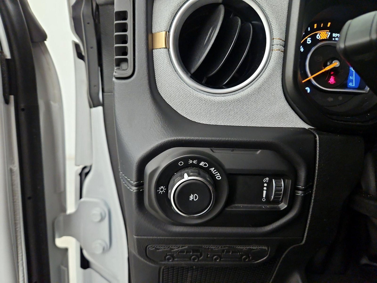 2026 Jeep Wrangler 4-Door Sahara - Photo 14