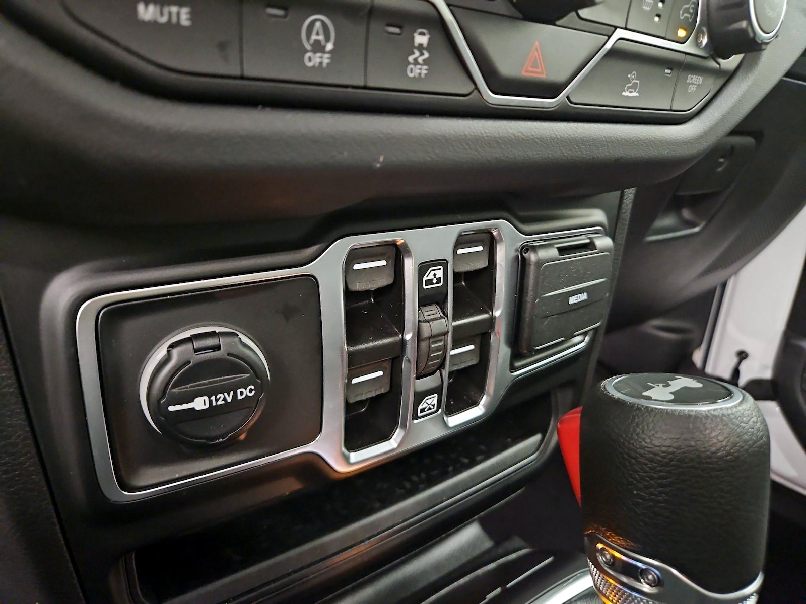 2026 Jeep Wrangler 4-Door Sahara - Photo 19