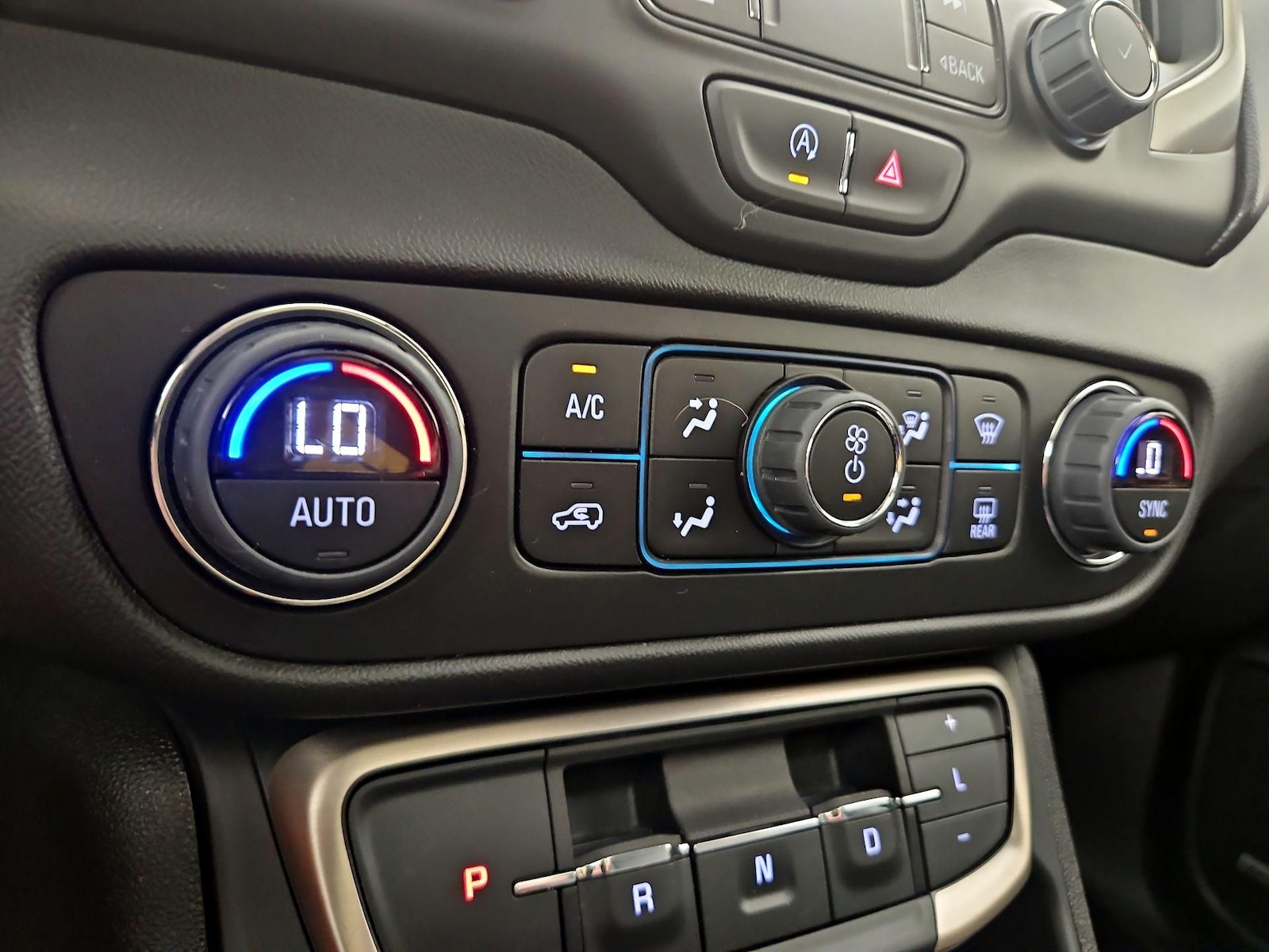 2024 GMC Terrain Denali - Photo 17