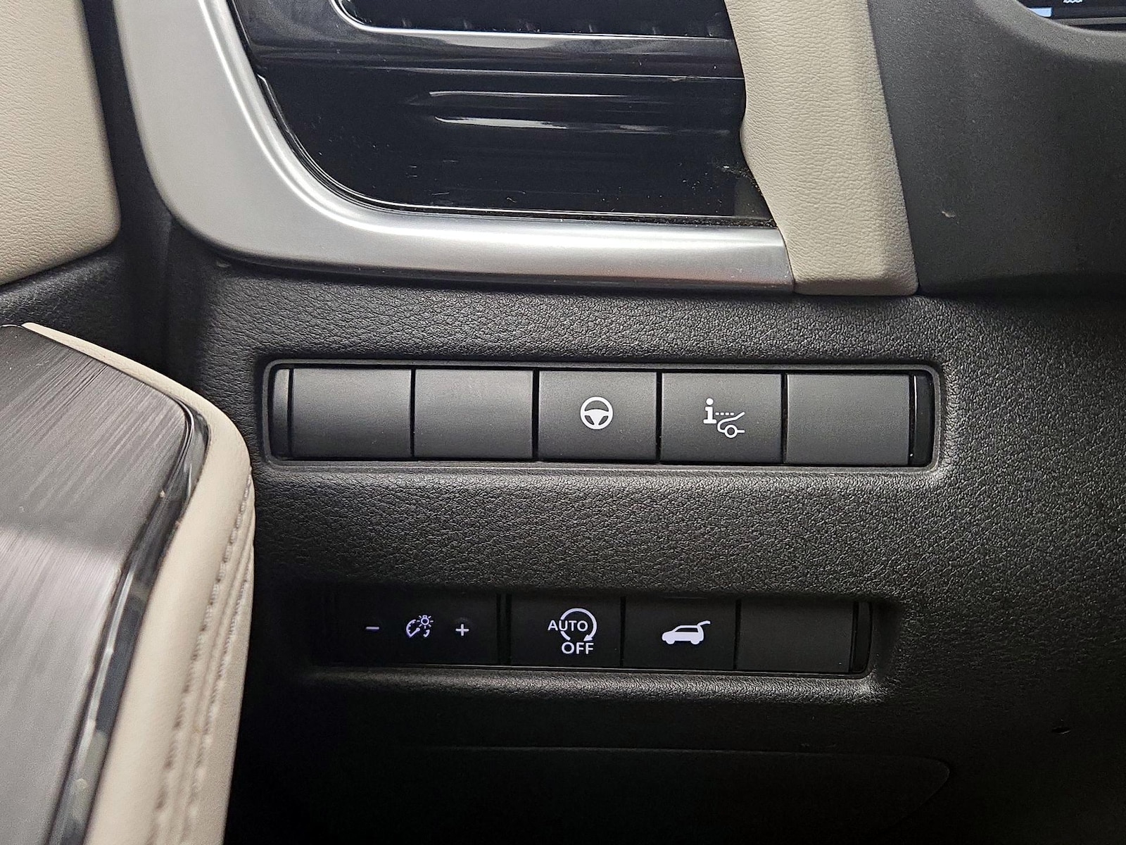 2025 Nissan Rogue SL - Photo 14