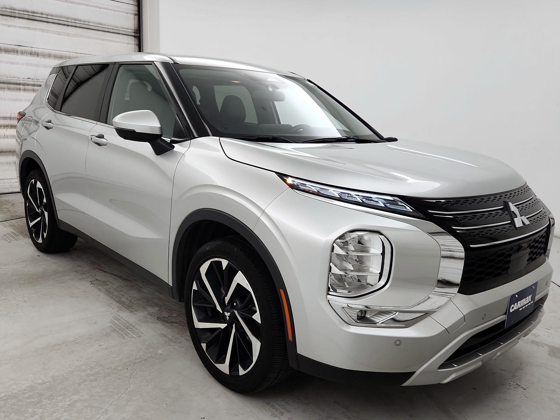 Silver 2024 Mitsubishi Outlander SUV / Crossover Front-Wheel Drive Automatic