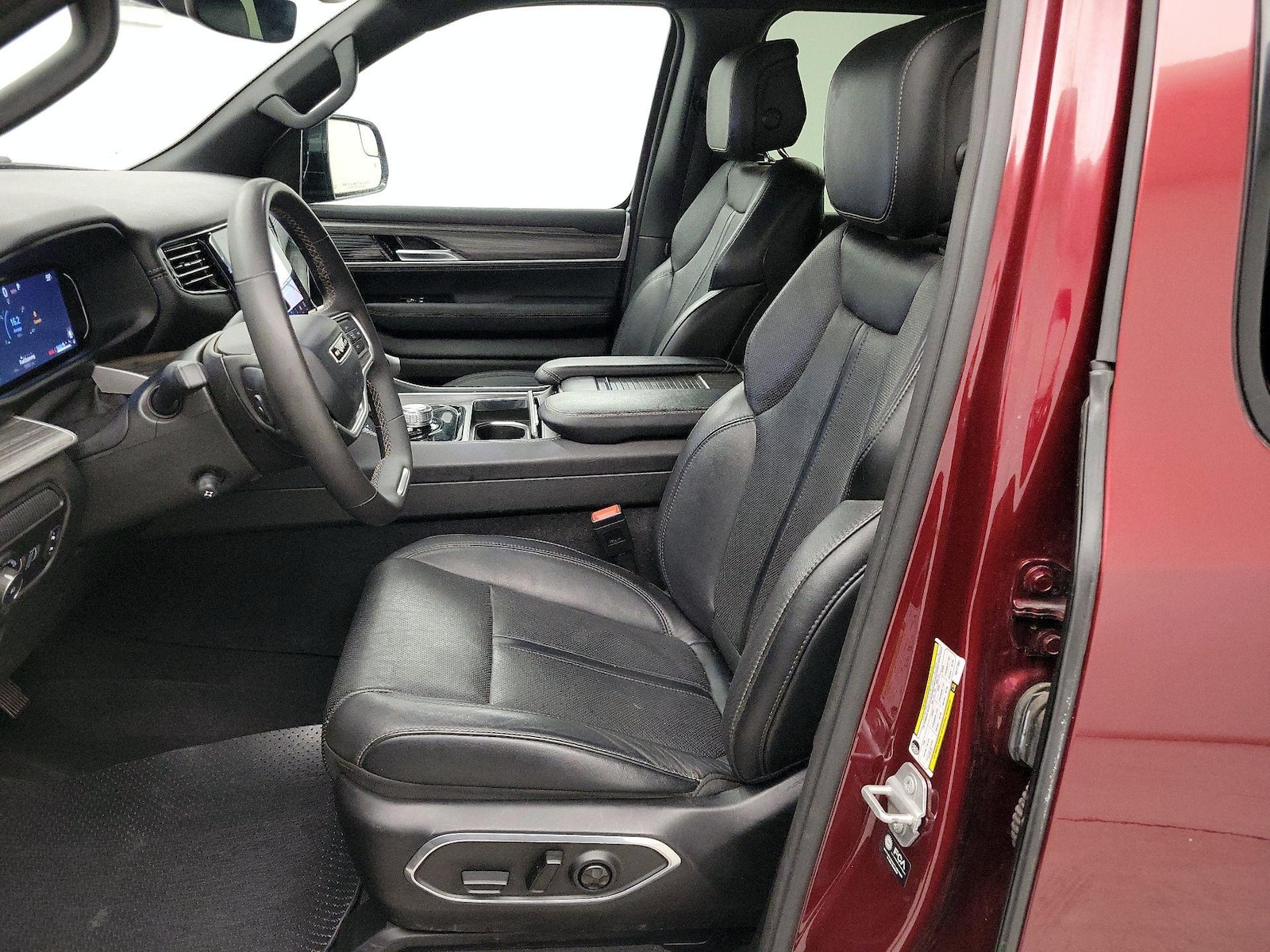 2024 Jeep Wagoneer L Series II - Photo 12