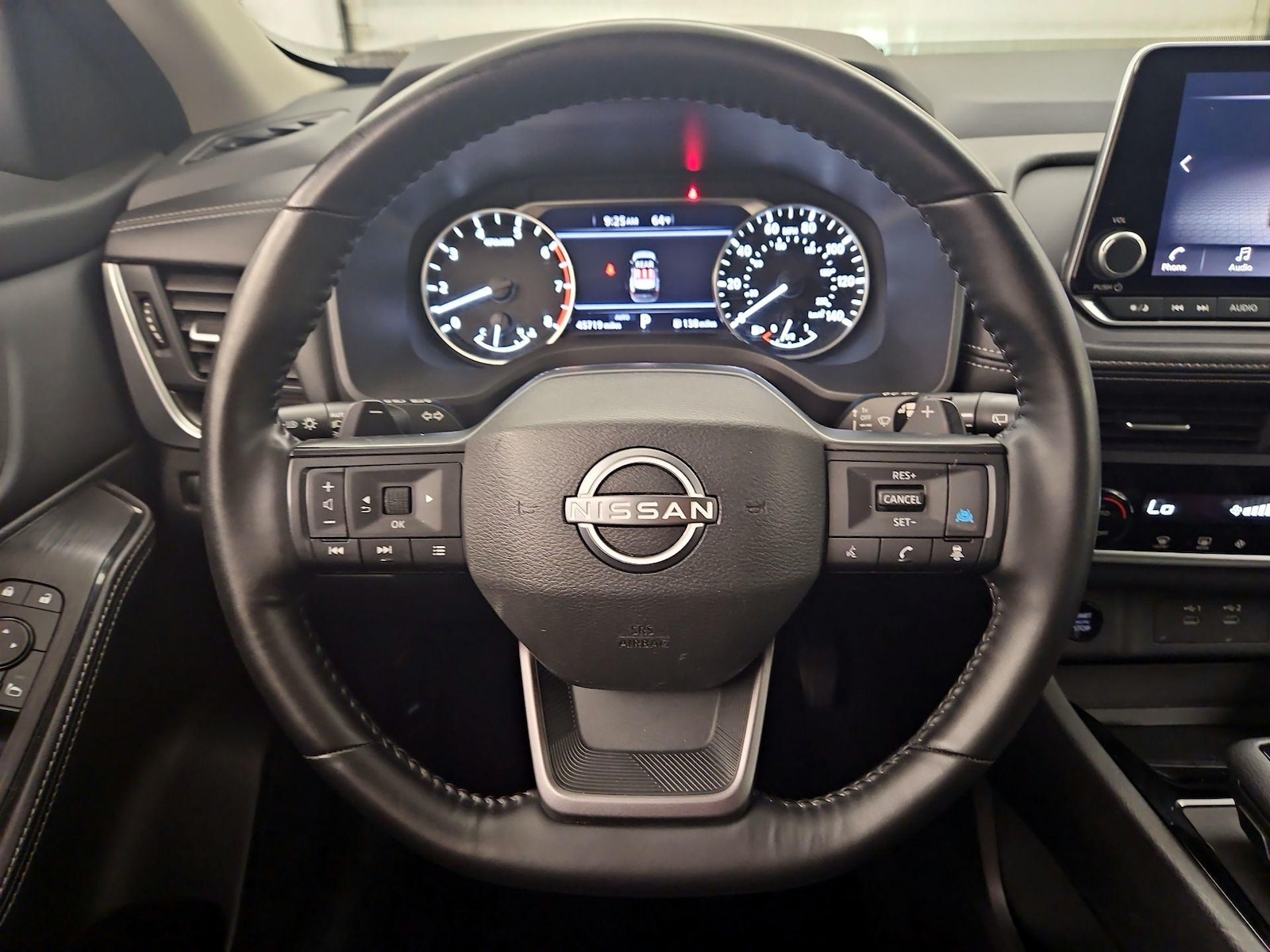 2025 Nissan Rogue SV - Photo 11