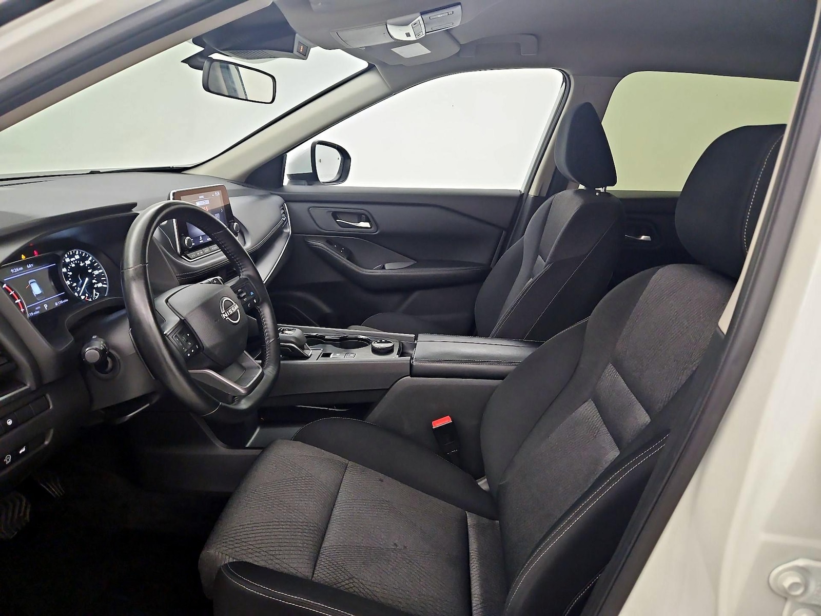 2025 Nissan Rogue SV - Photo 12