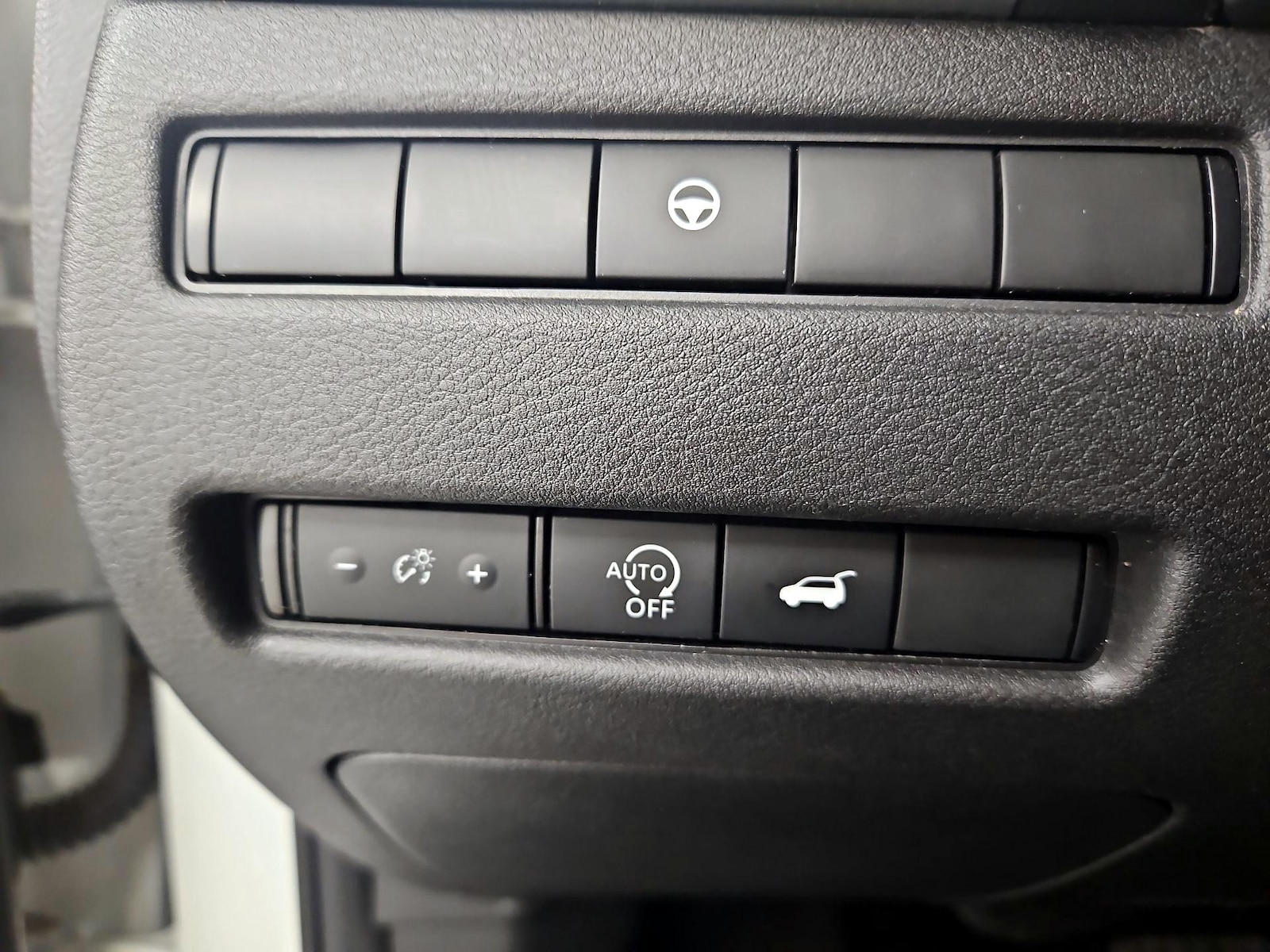 2025 Nissan Rogue SV - Photo 14