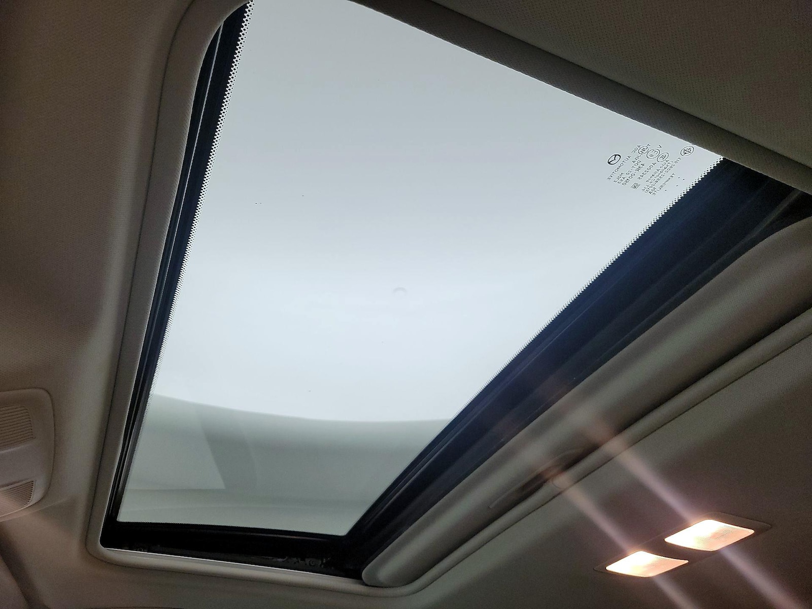 Sunroof(s) & Overhead Airbags