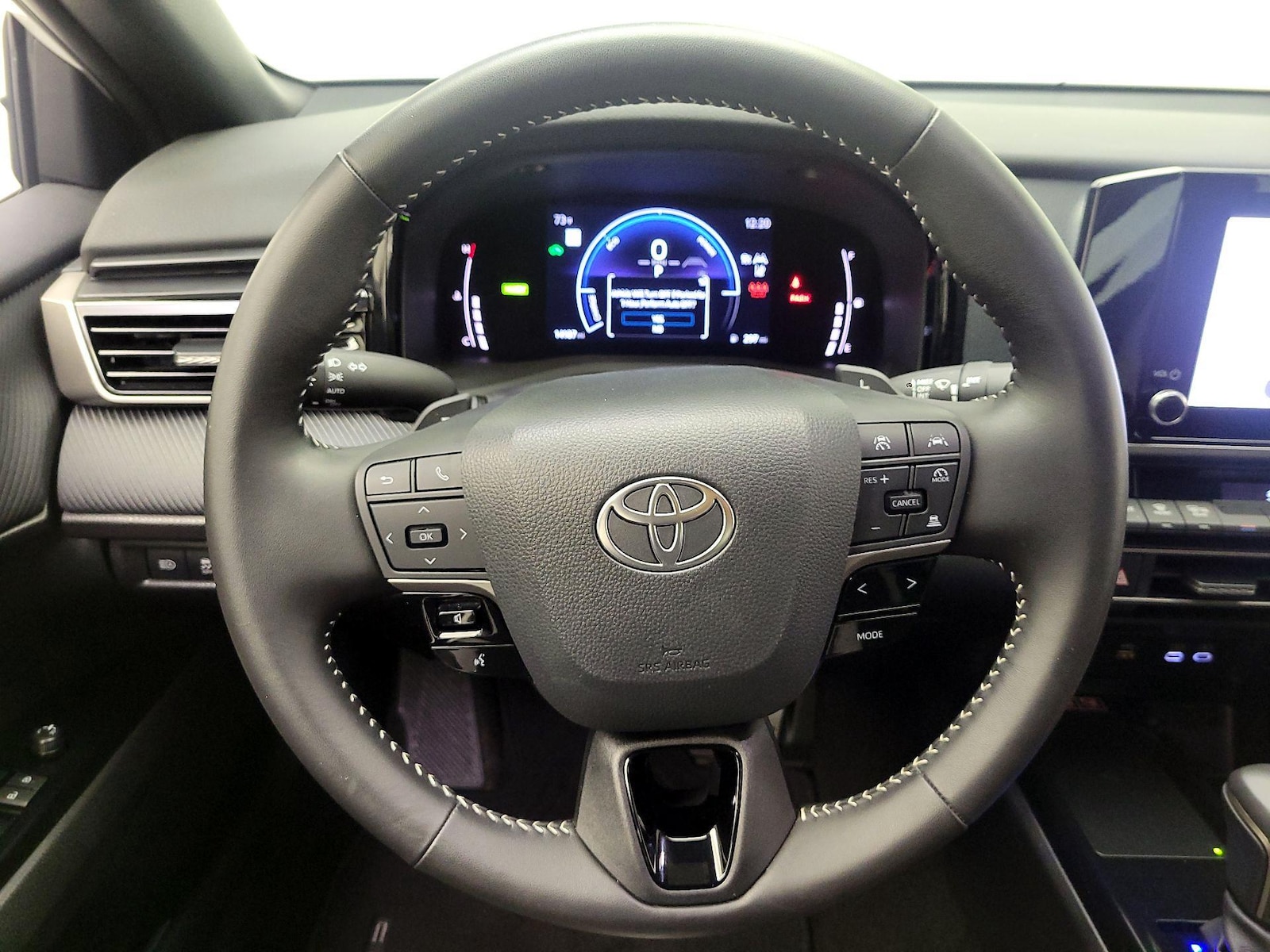 2026 Toyota Camry SE - Photo 11