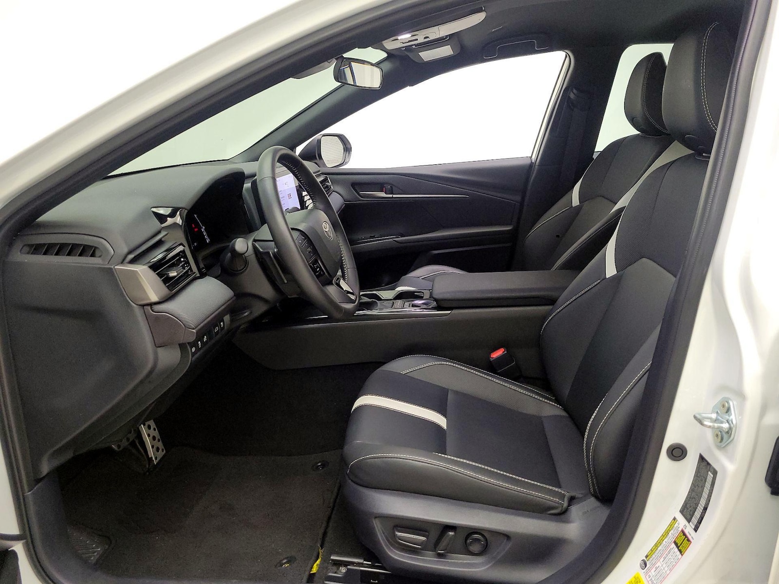 2026 Toyota Camry SE - Photo 12