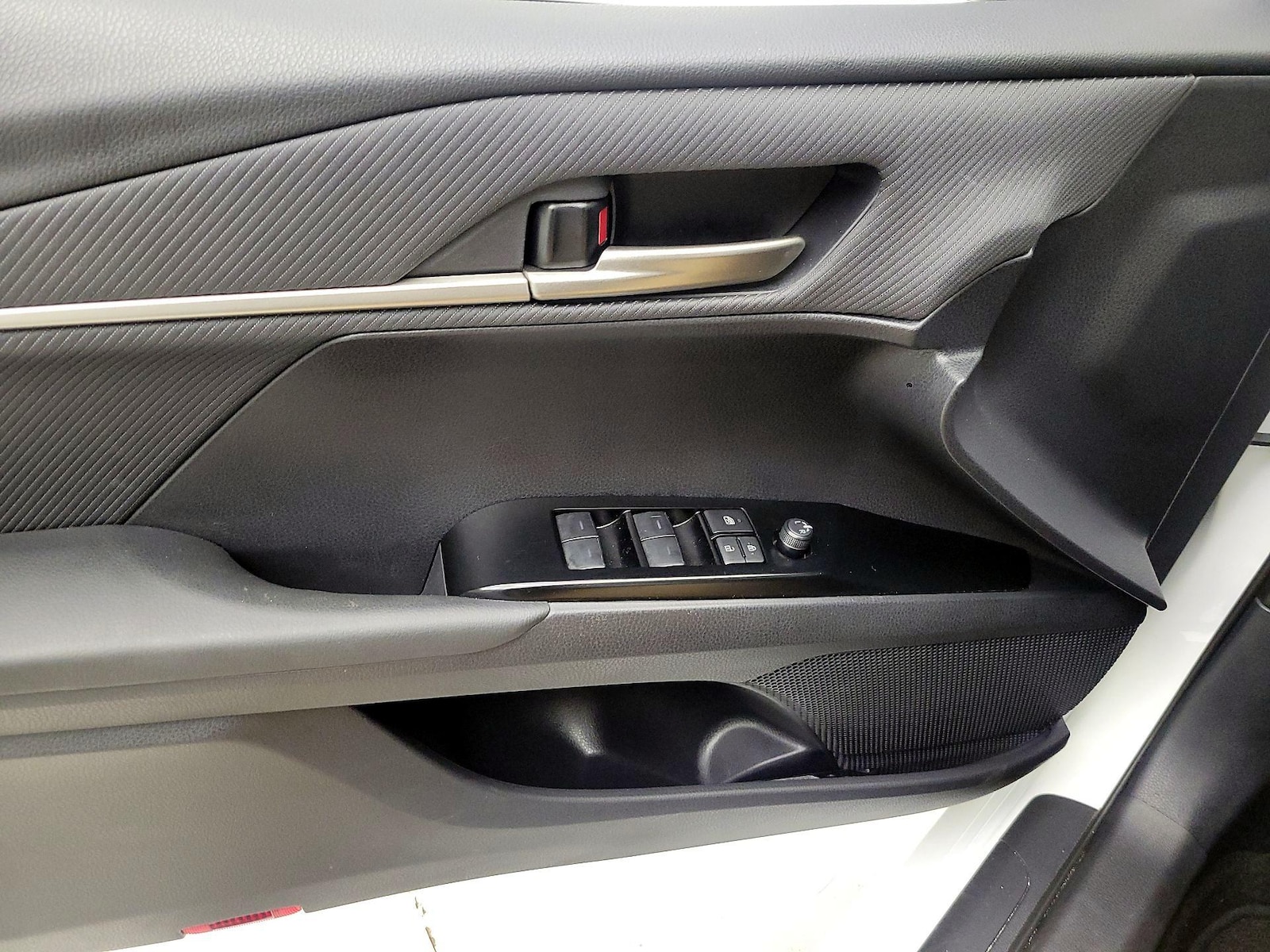2026 Toyota Camry SE - Photo 13