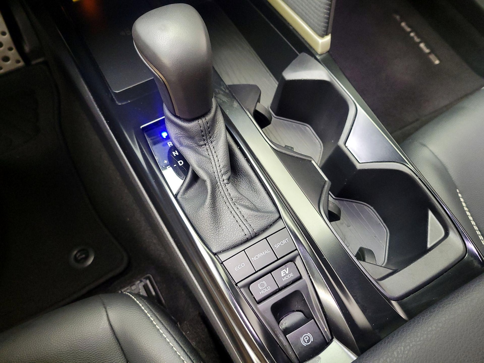 2026 Toyota Camry SE - Photo 18
