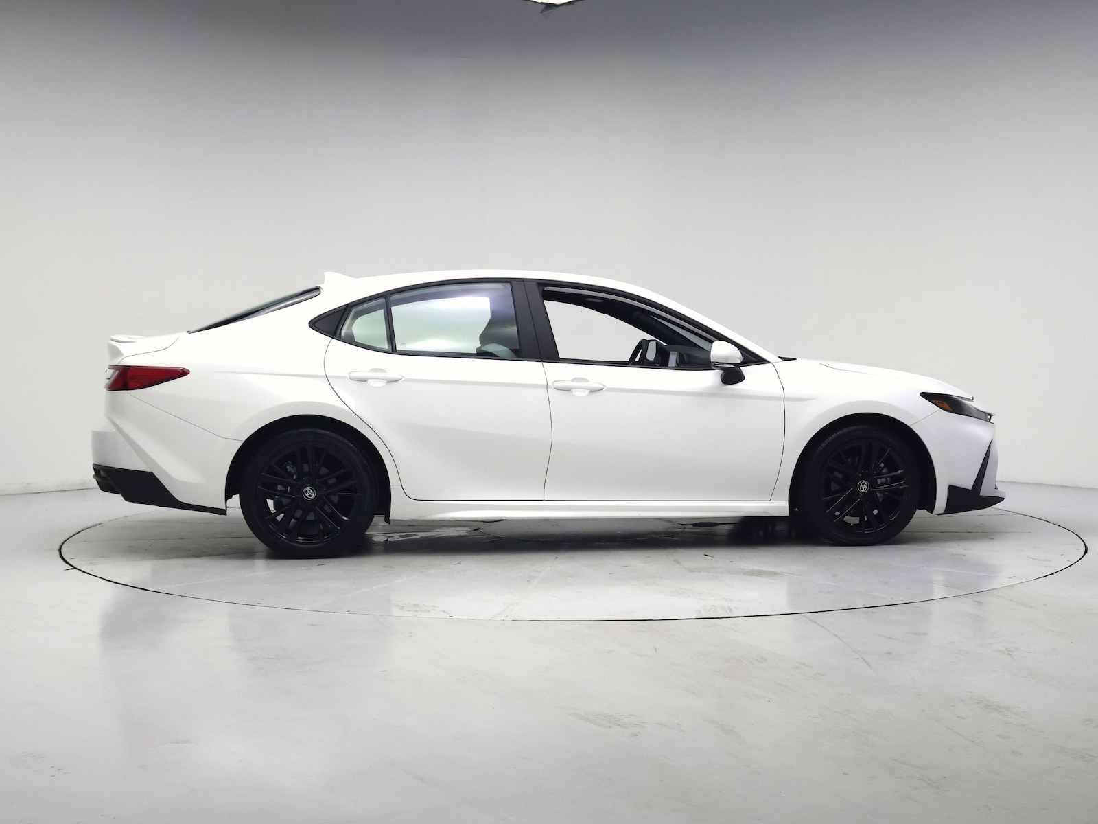 2026 Toyota Camry SE - Photo 8