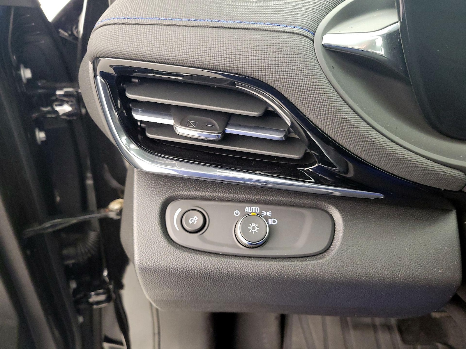 2025 Buick Envista Sport Touring - Photo 14