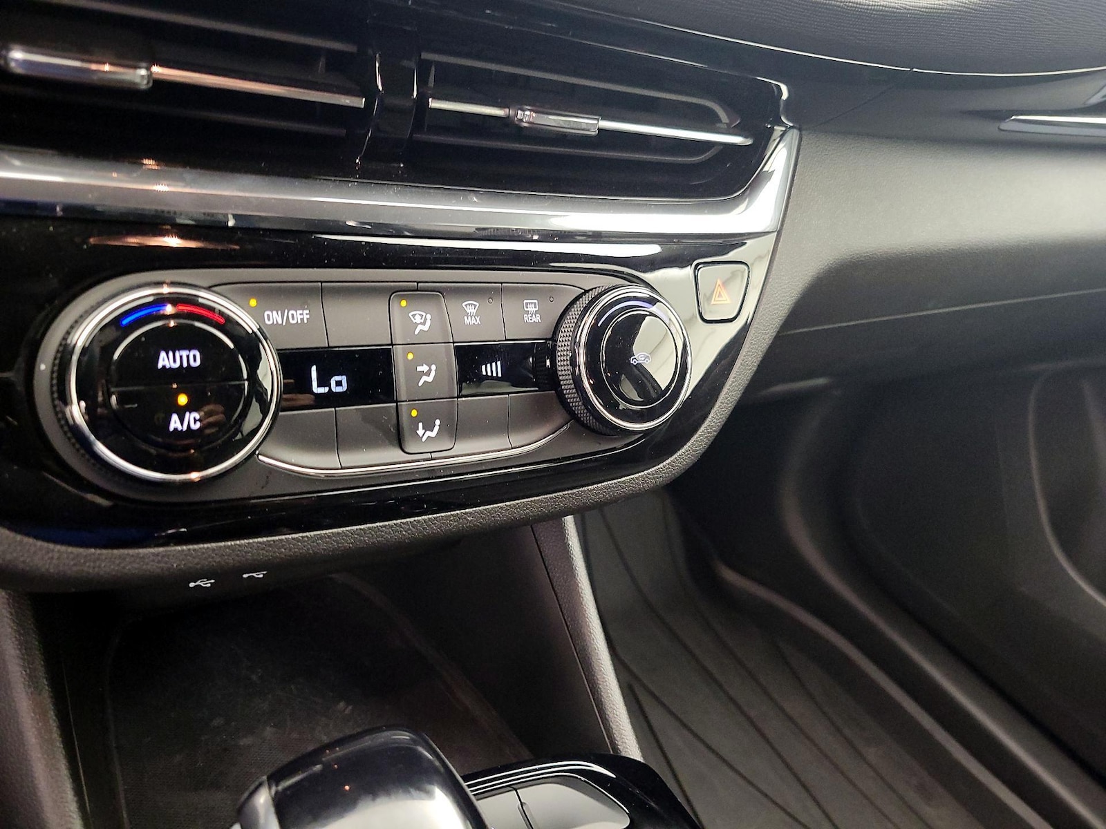 2025 Buick Envista Sport Touring - Photo 17