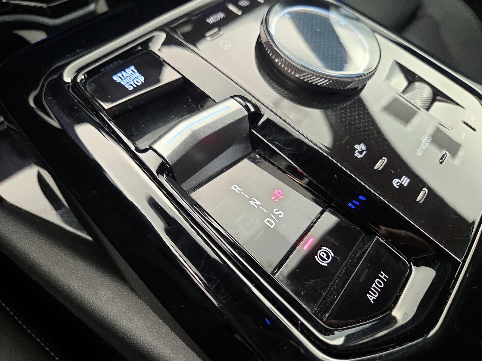 2026 BMW 5 Series 530i - Photo 18