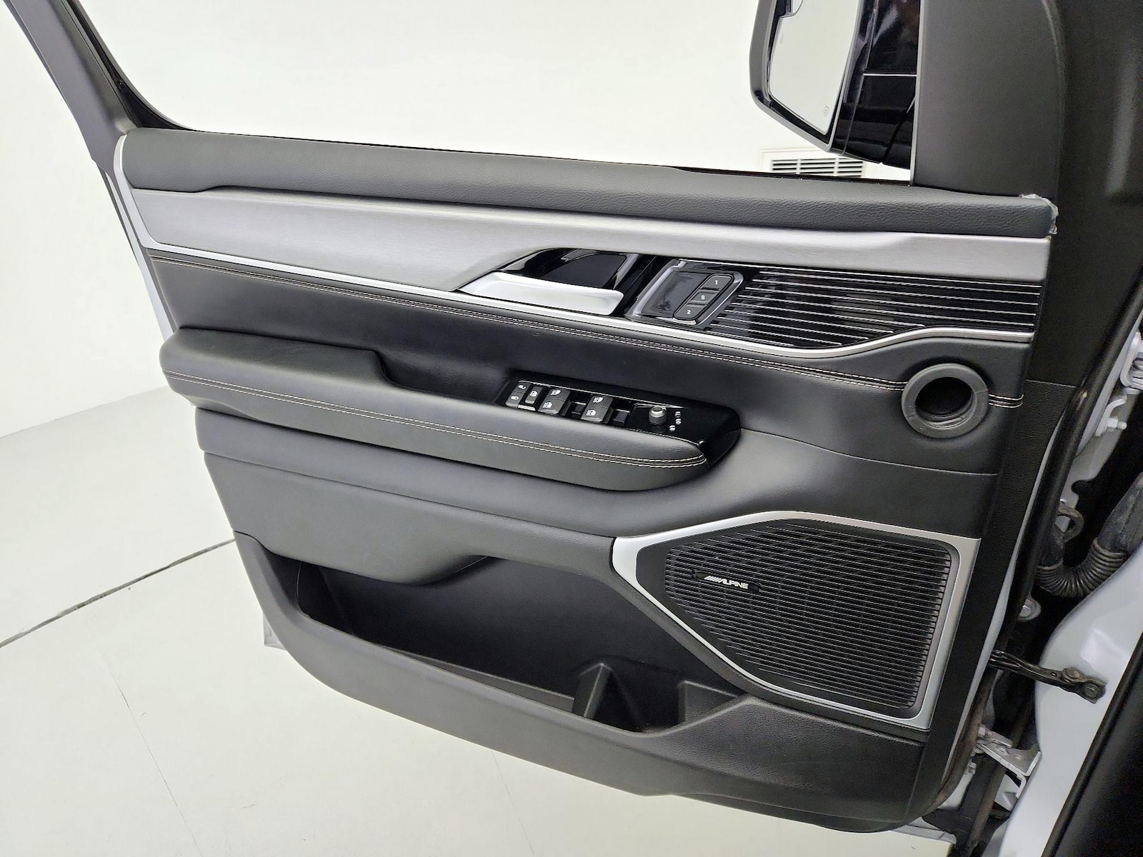 2025 Jeep Wagoneer Series II - Photo 13