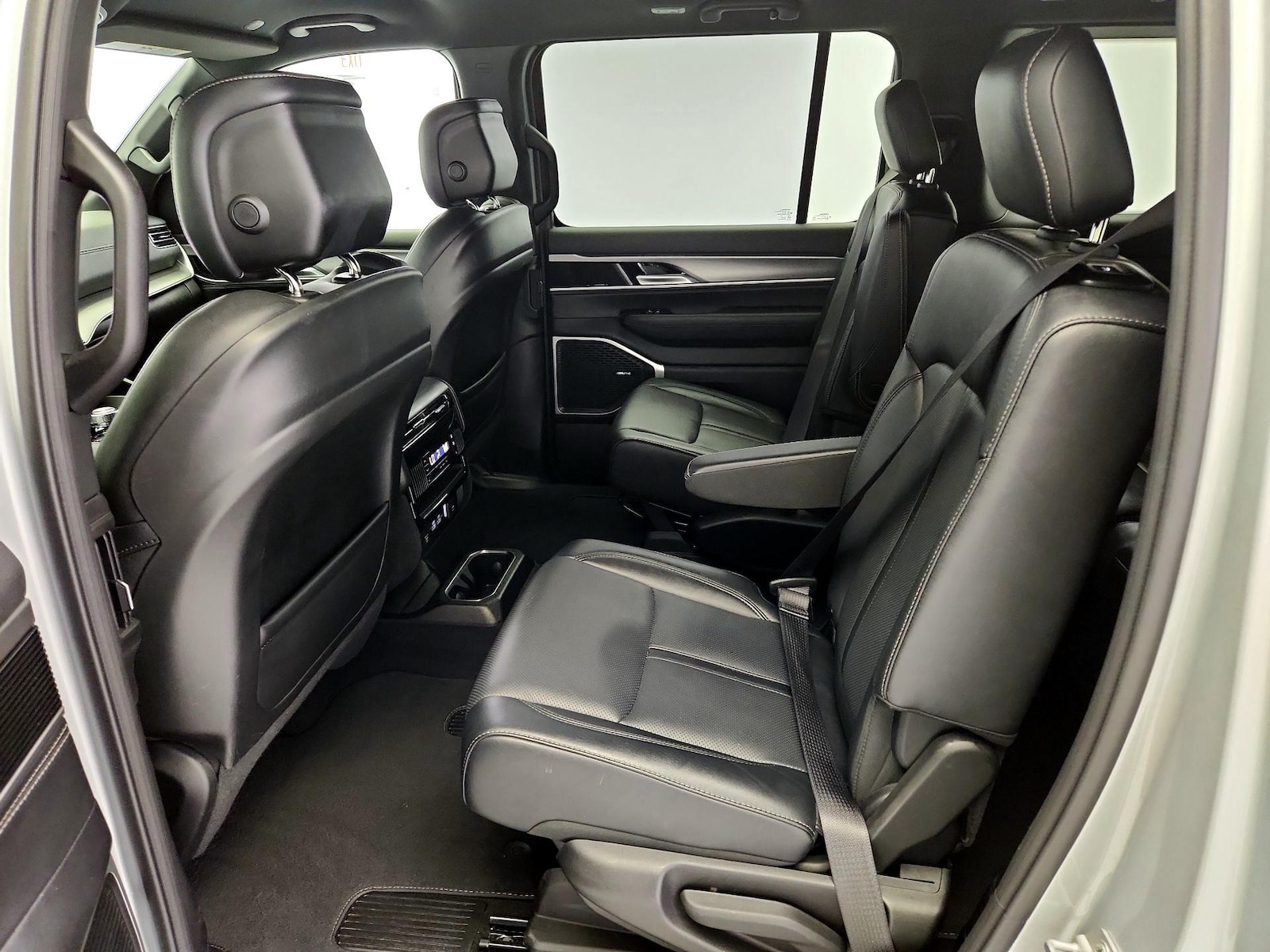 2025 Jeep Wagoneer Series II - Photo 21