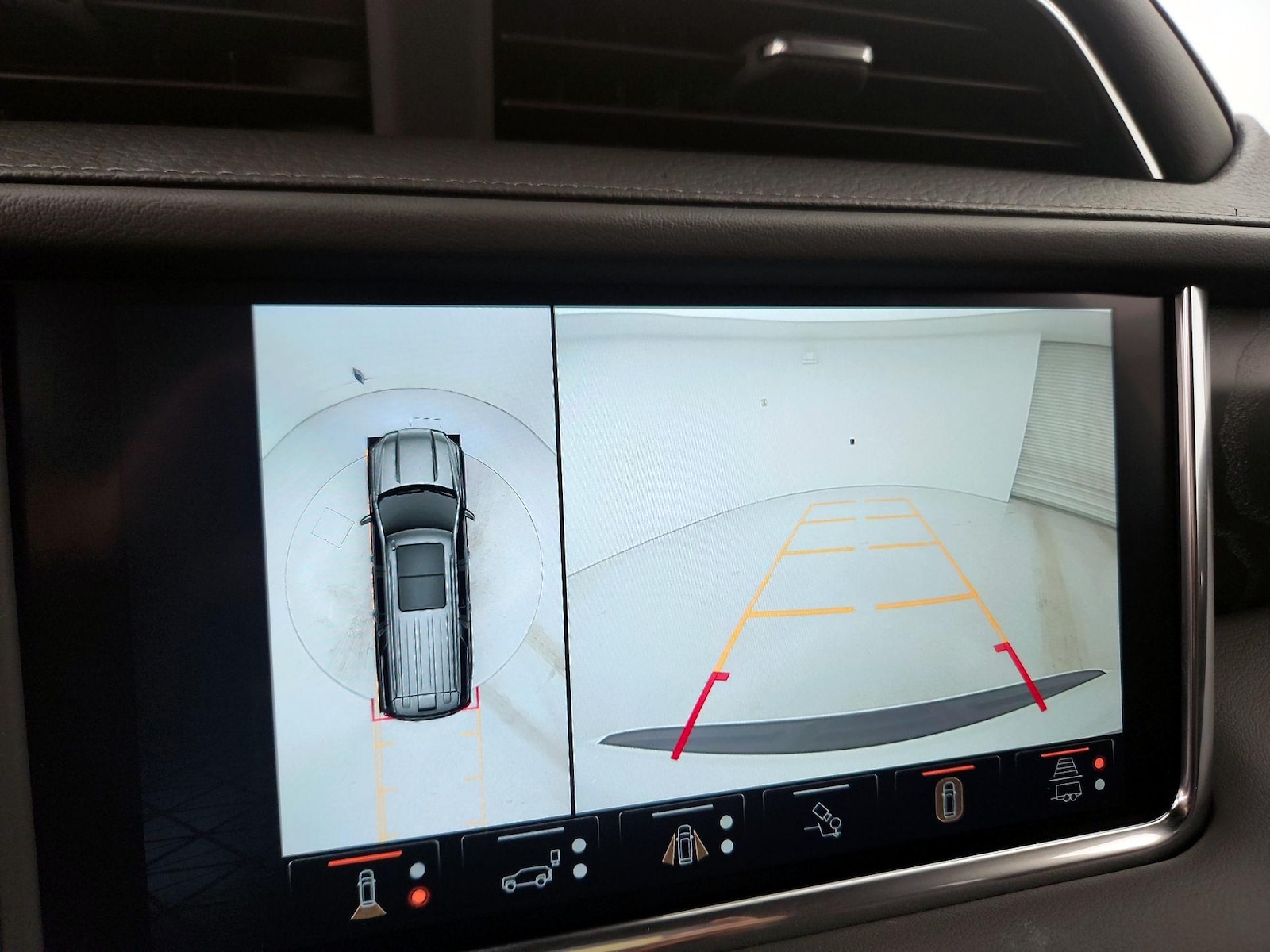2023 GMC Yukon Denali - Photo 16