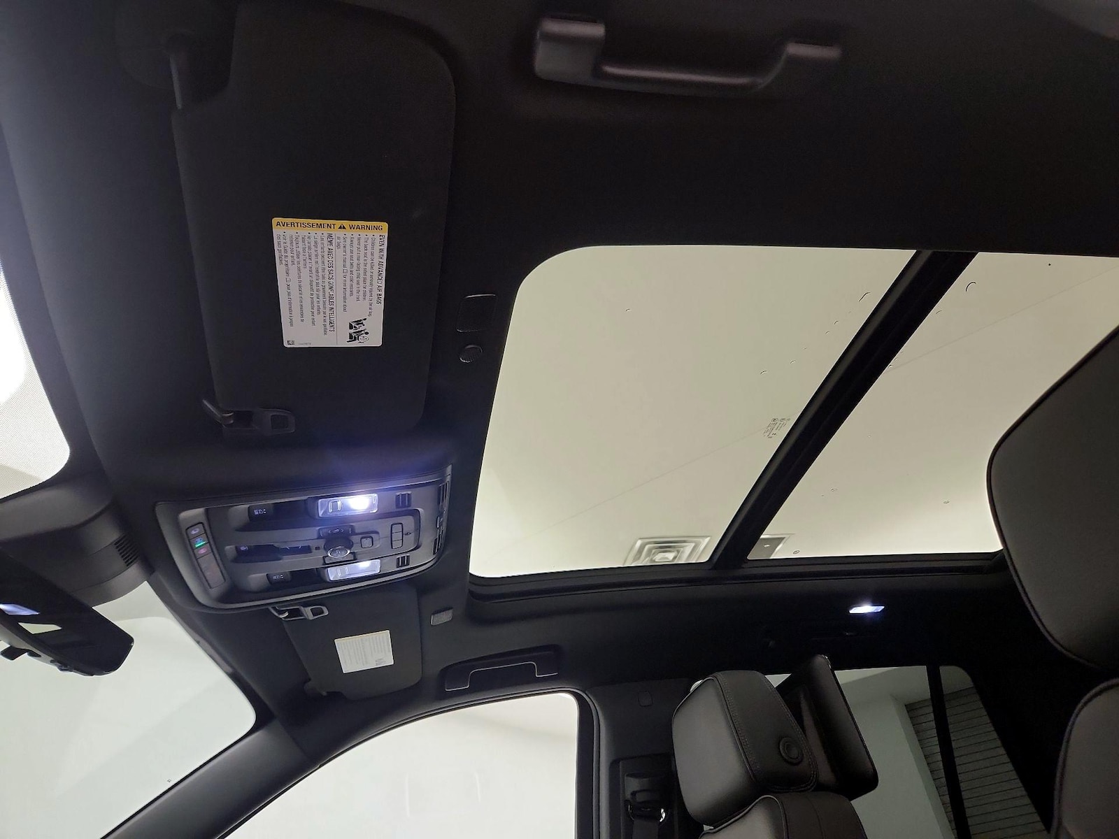 2023 GMC Yukon Denali - Photo 21